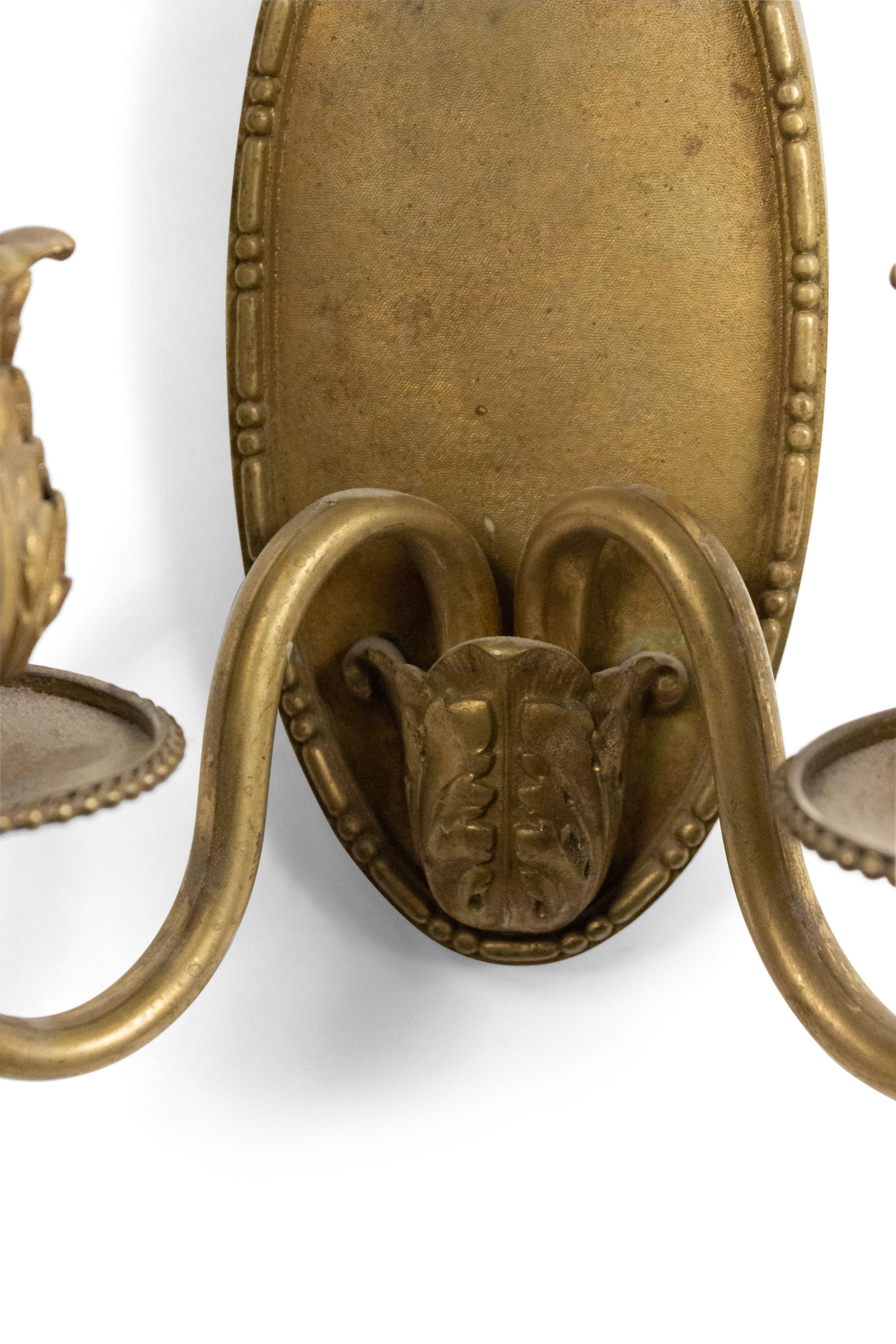 French Louis XVI Bronze Dore Wall Sconce In Good Condition For Sale In New York, NY