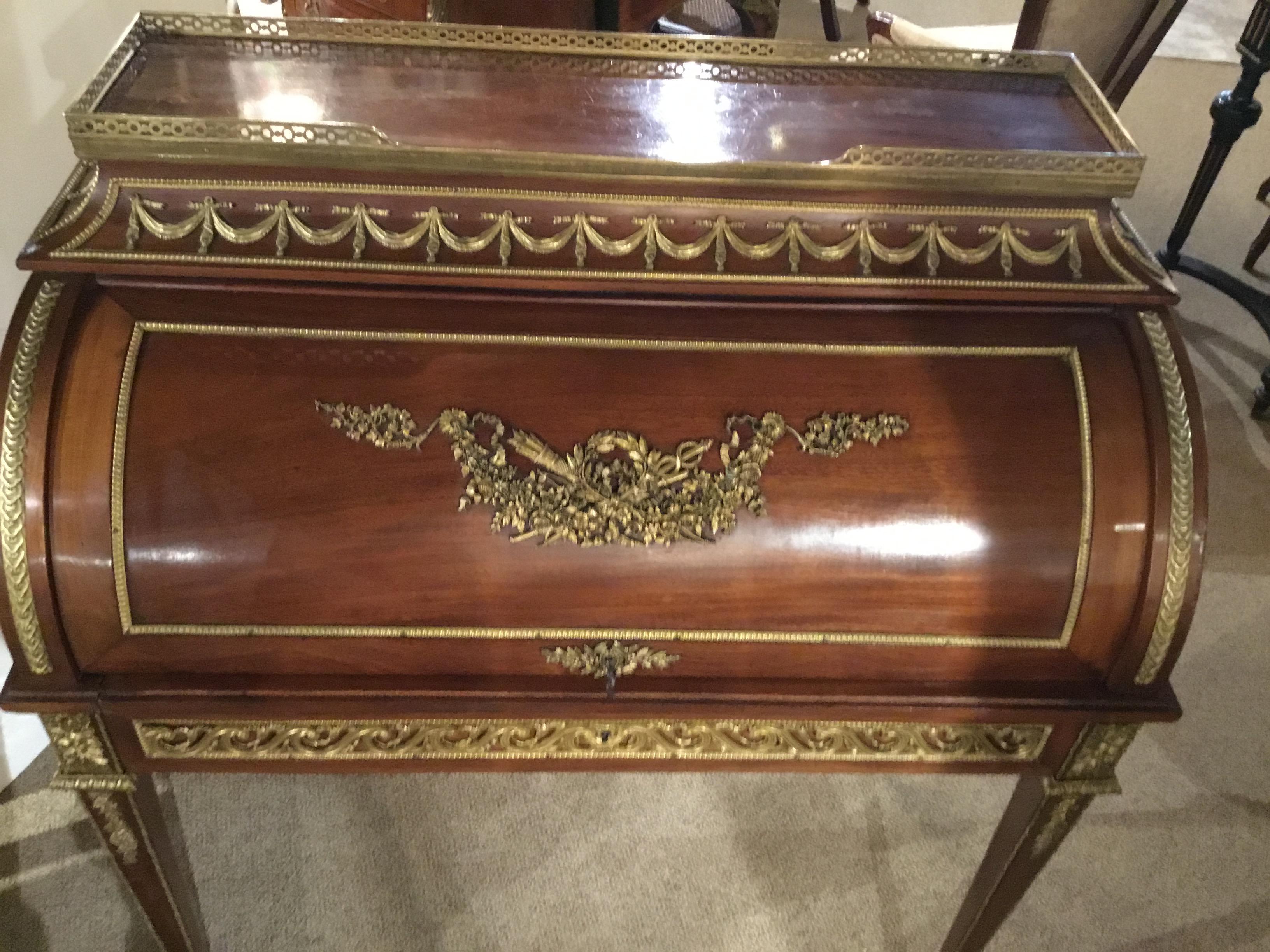 French Louis XVI Bureau a Cylindre, Mahogany and Gilt Bronze Mounts For Sale 3