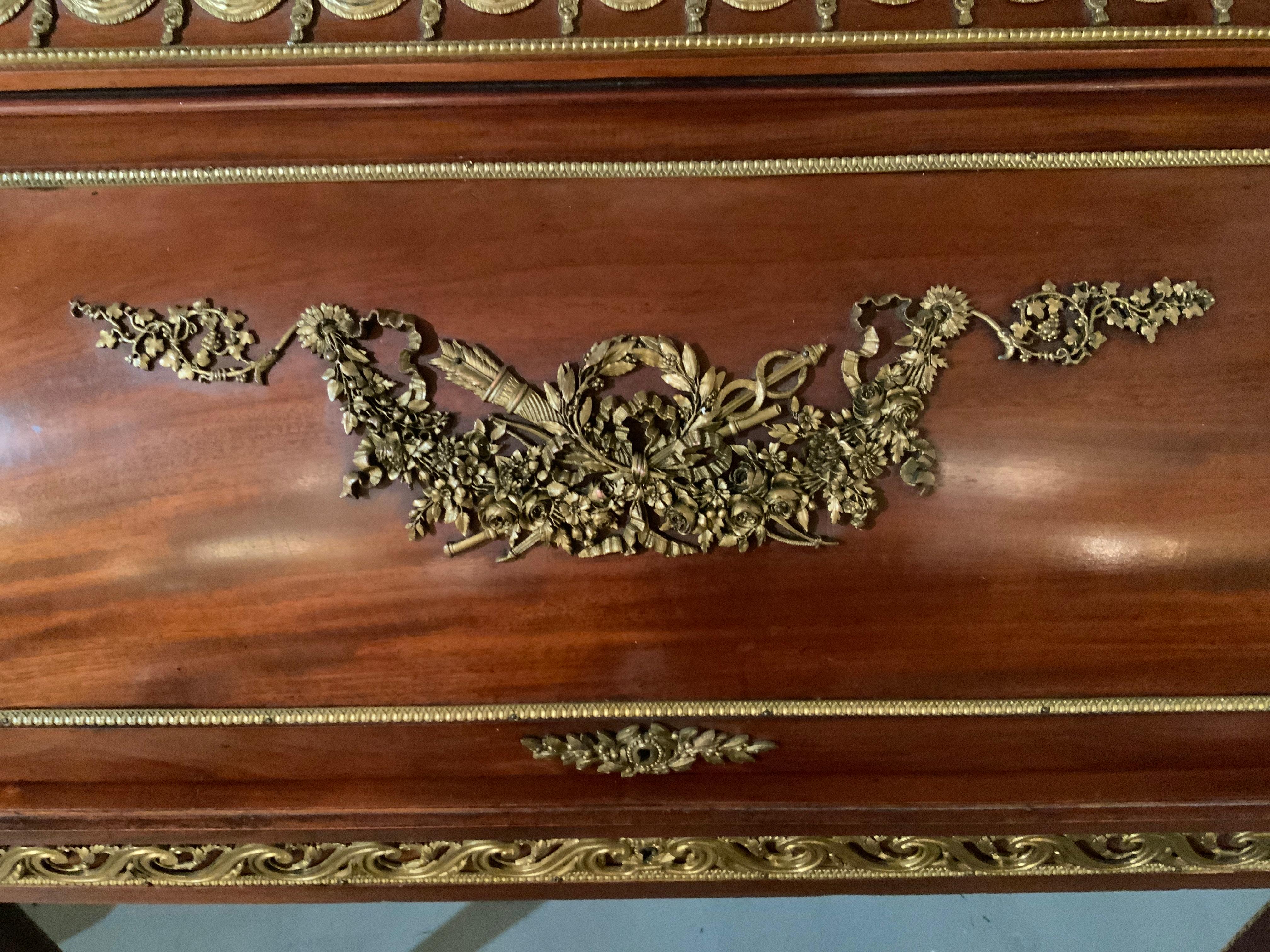 Bureau a Cylindre francese Luigi XVI, mogano e montature in bronzo dorato in vendita 6