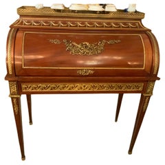 Bureau français Louis XVI à montures cylindriques, acajou et bronze doré