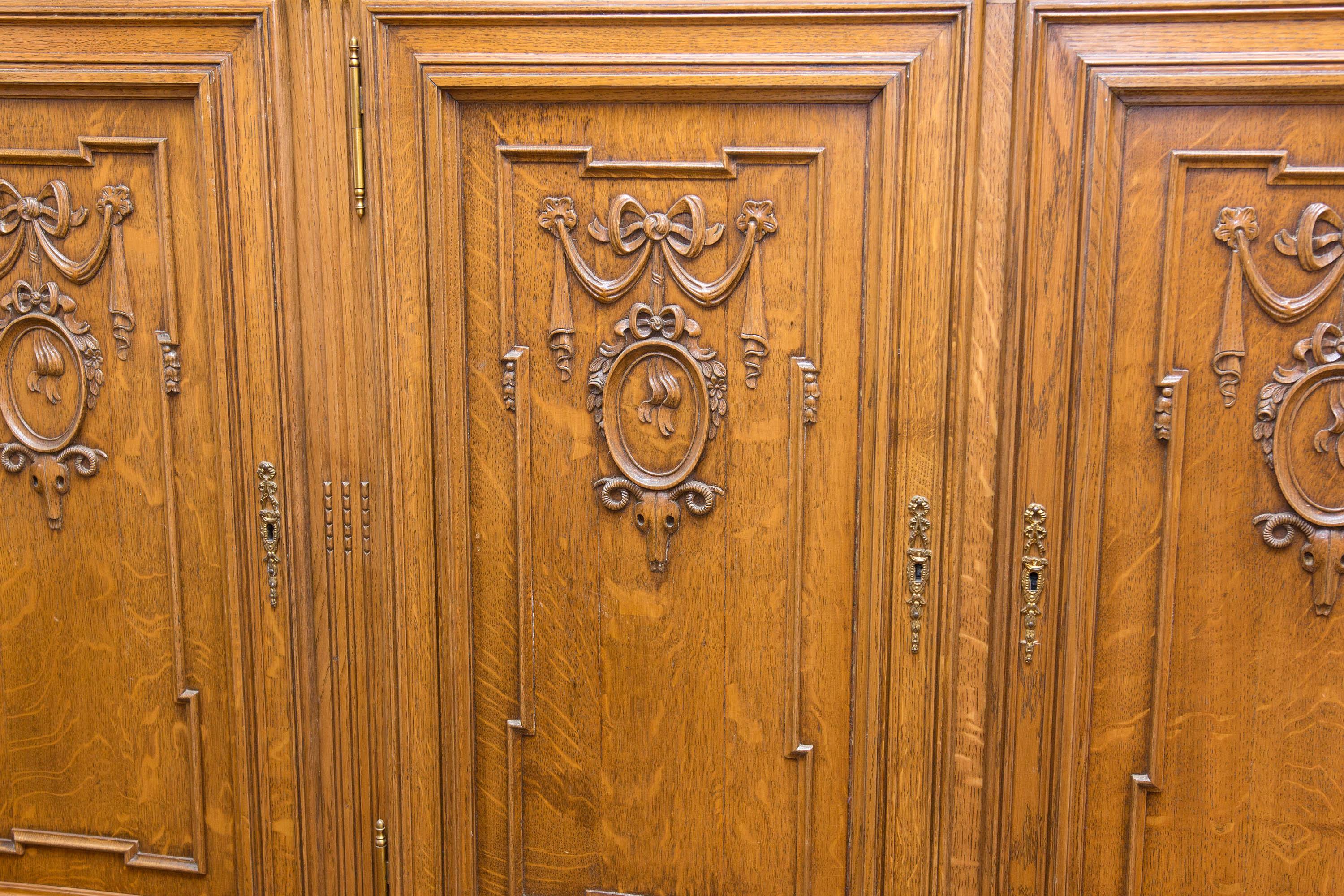 French Louis XVI Cabinet In Good Condition In Rochester, NY