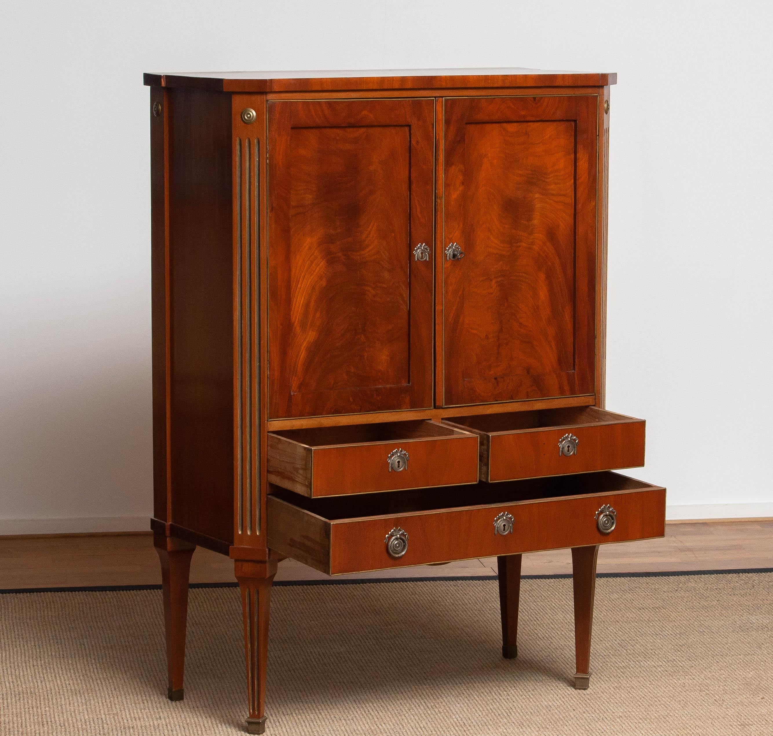 French Louis XVI Cabinet – Mahogany Veneer with Brass Inlays For Sale 3