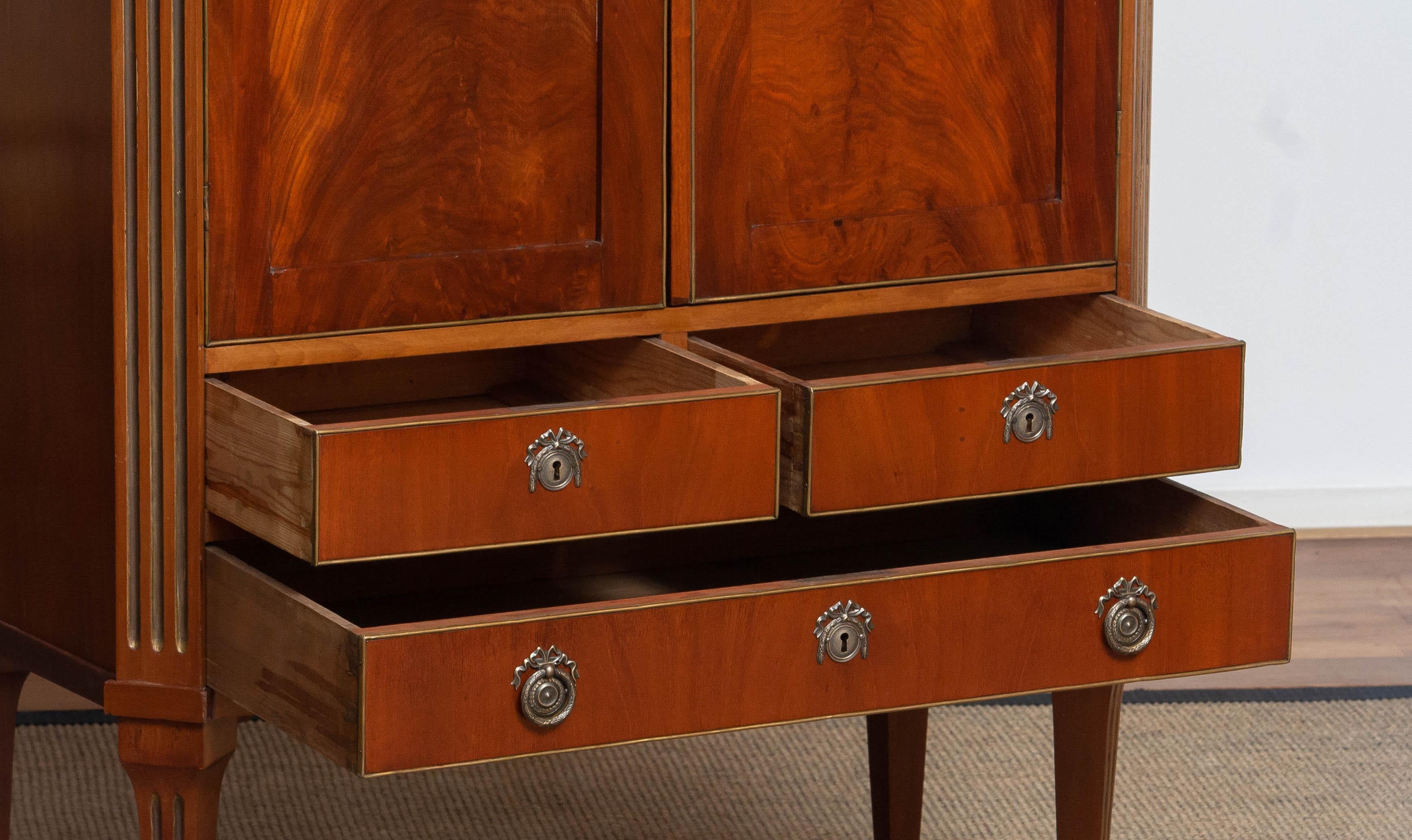 French Louis XVI Cabinet – Mahogany Veneer with Brass Inlays For Sale 4