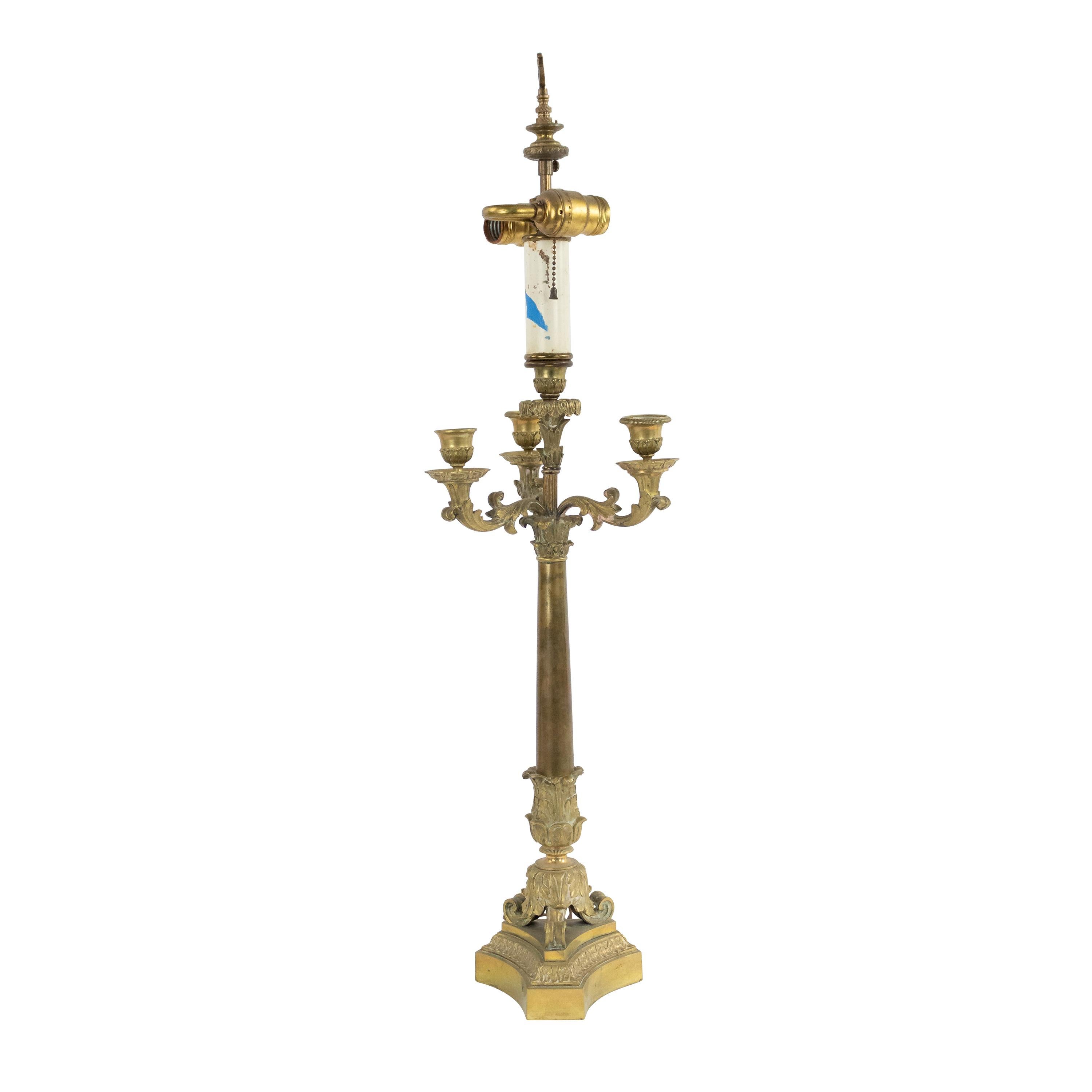 Lampe de bureau française Louis XVI à candélabre en vente