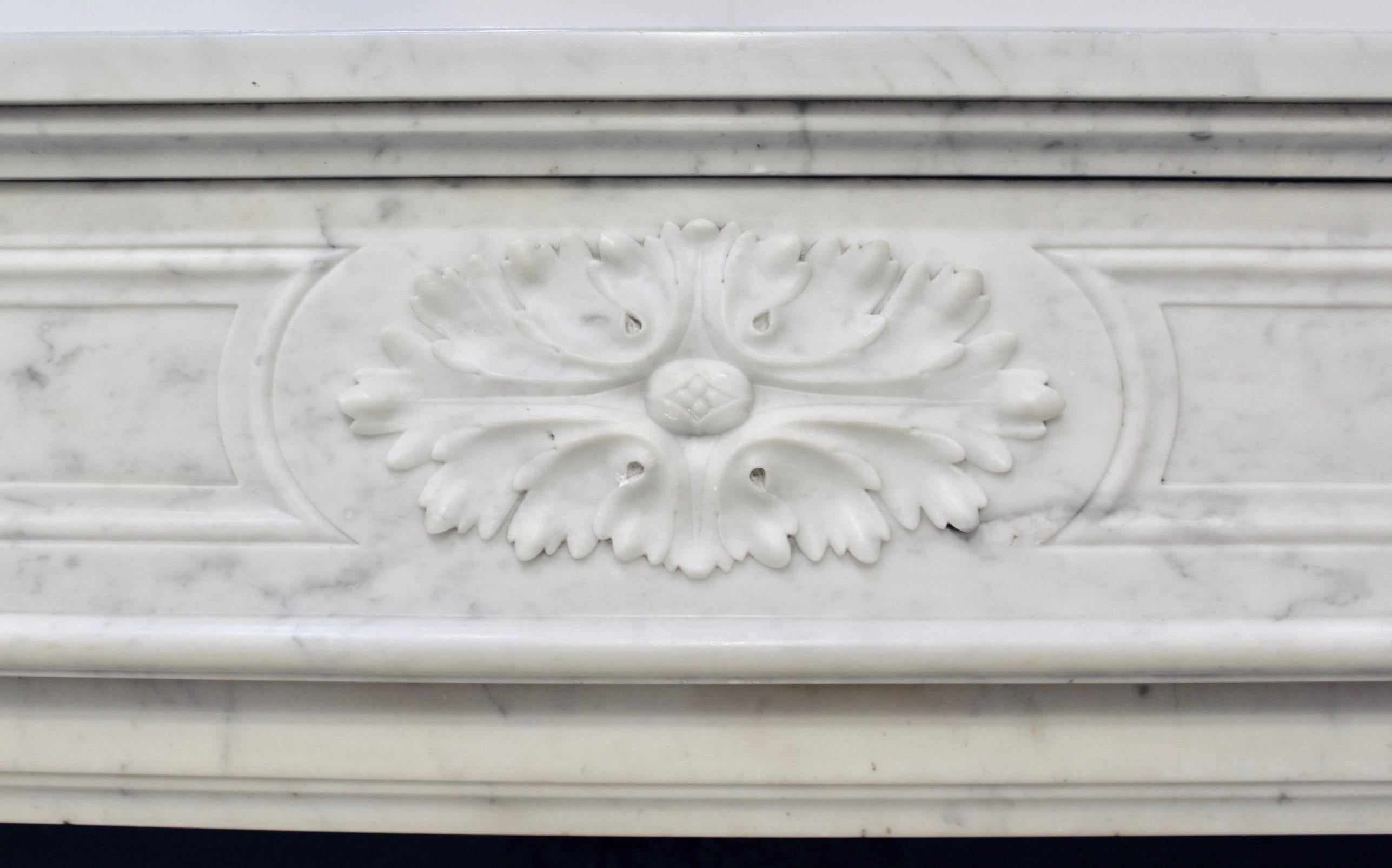 French Louis XVI Carrara Marble Mantel For Sale 4