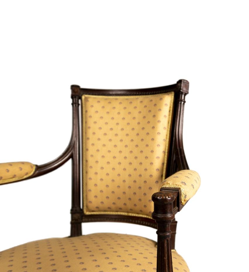 French Louis XVI Carved Living Room Set, 19th Century In Good Condition For Sale In Lisbon, PT