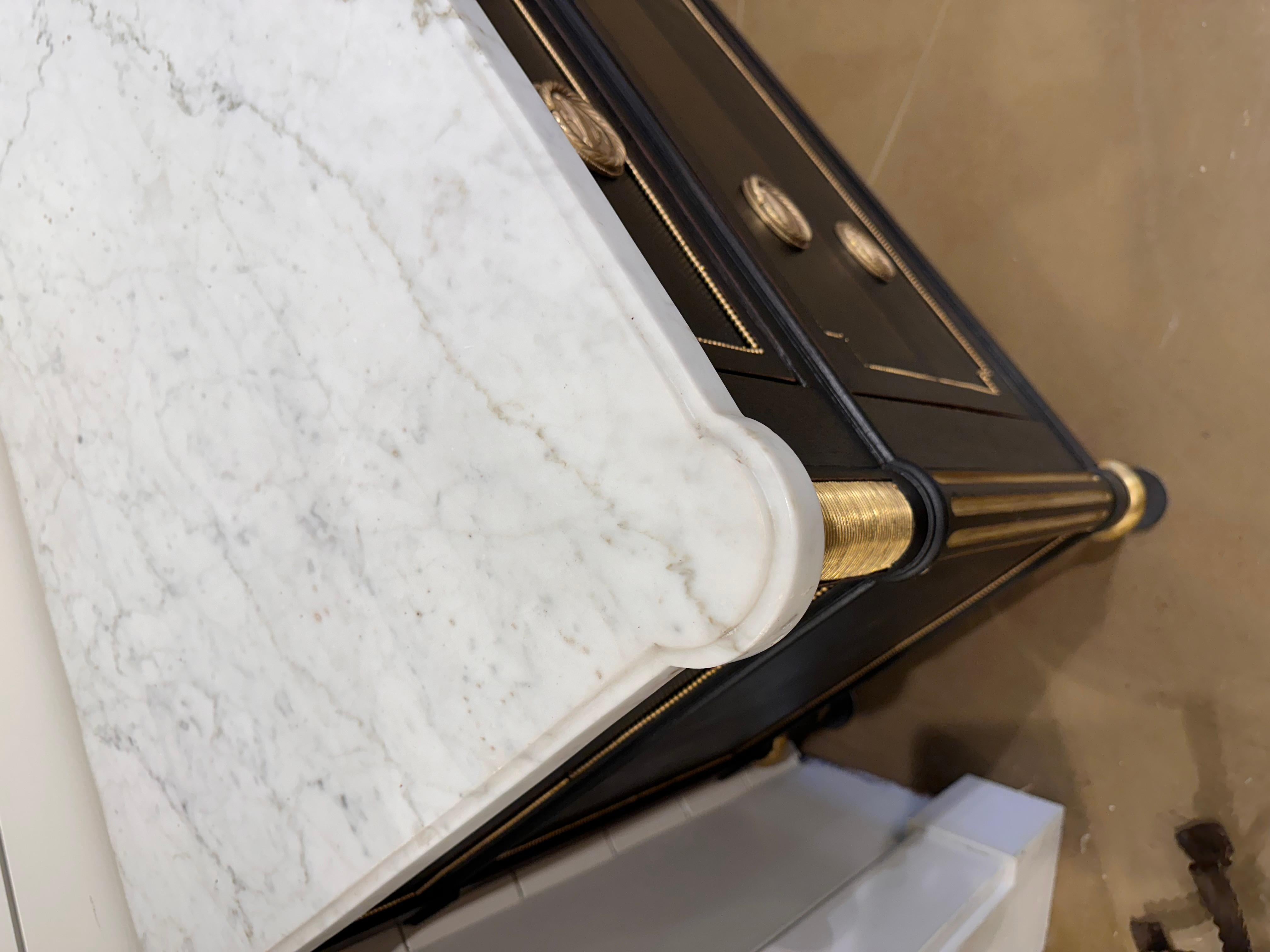 Französische Louis XVI.-Kommode im Angebot 2