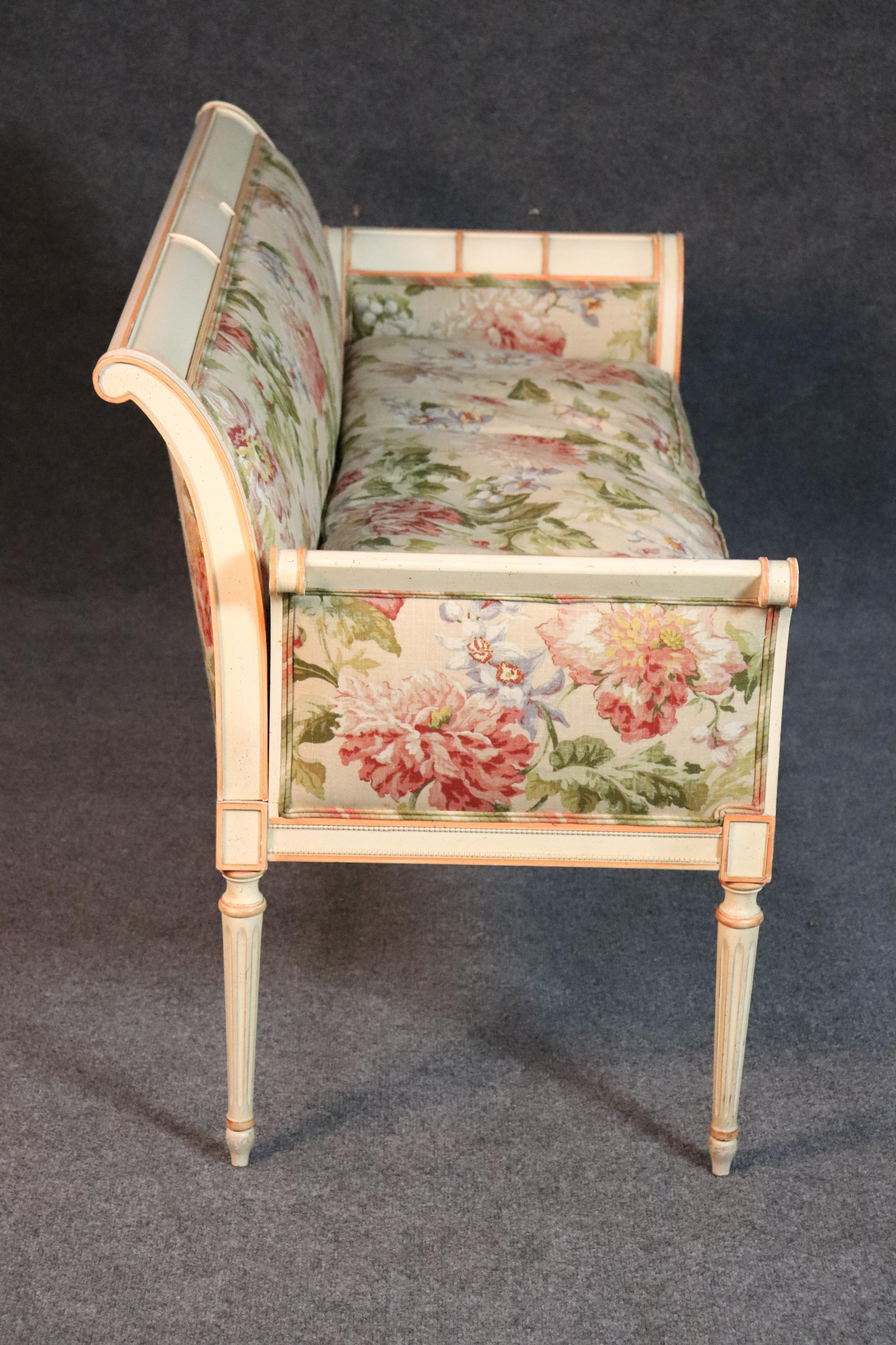 French Louis XVI Crème Painted Settee with Linen Upholstery In Distressed Condition In Swedesboro, NJ