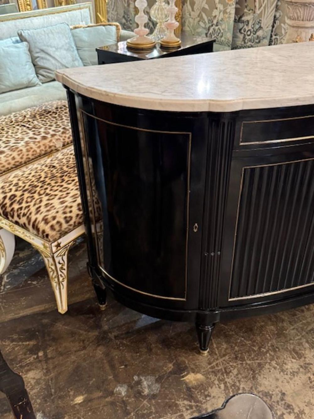 Marmo Credenza francese Luigi XVI a forma di D. in vendita