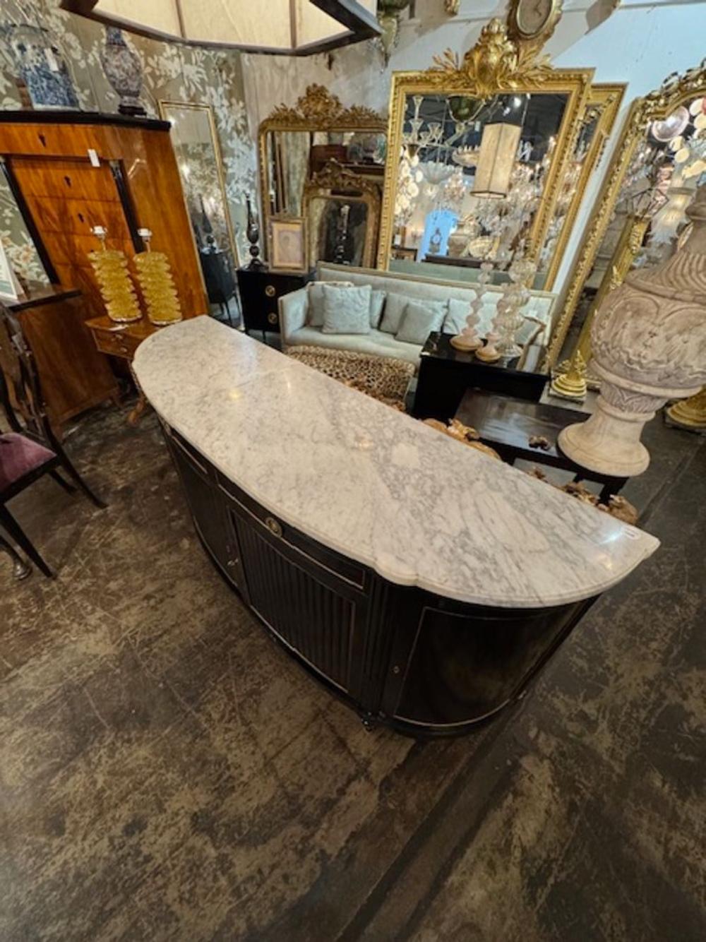 Credenza francese Luigi XVI a forma di D. in vendita 1