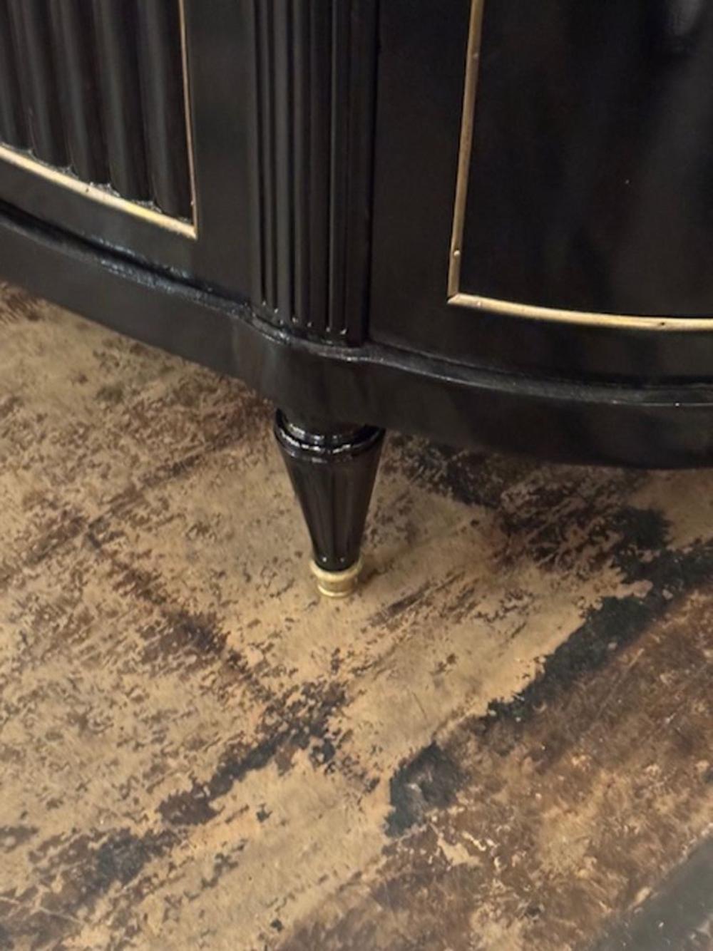 Credenza francese Luigi XVI a forma di D. in vendita 3