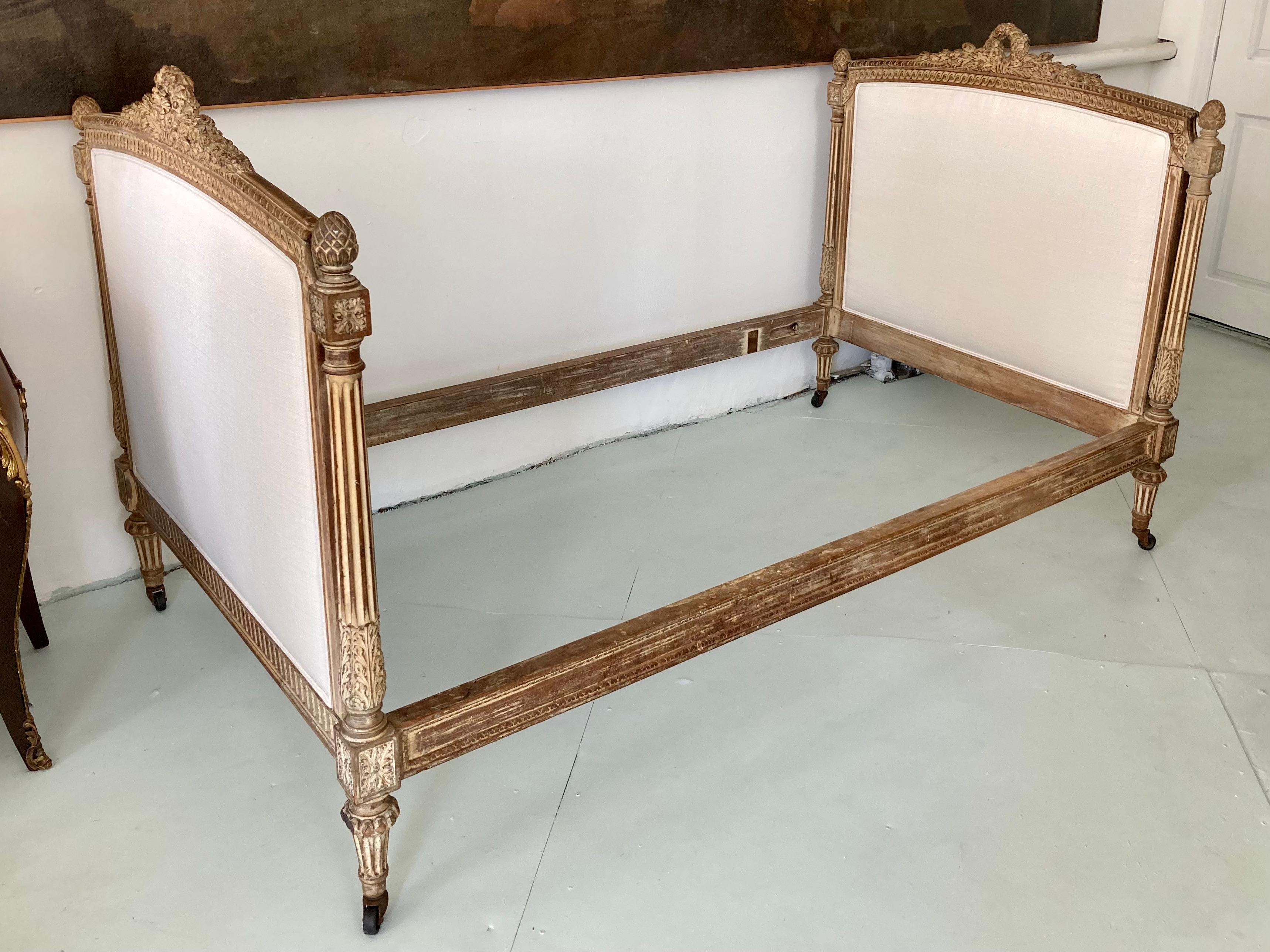 French Louis XVI Daybed In Good Condition For Sale In Los Angeles, CA