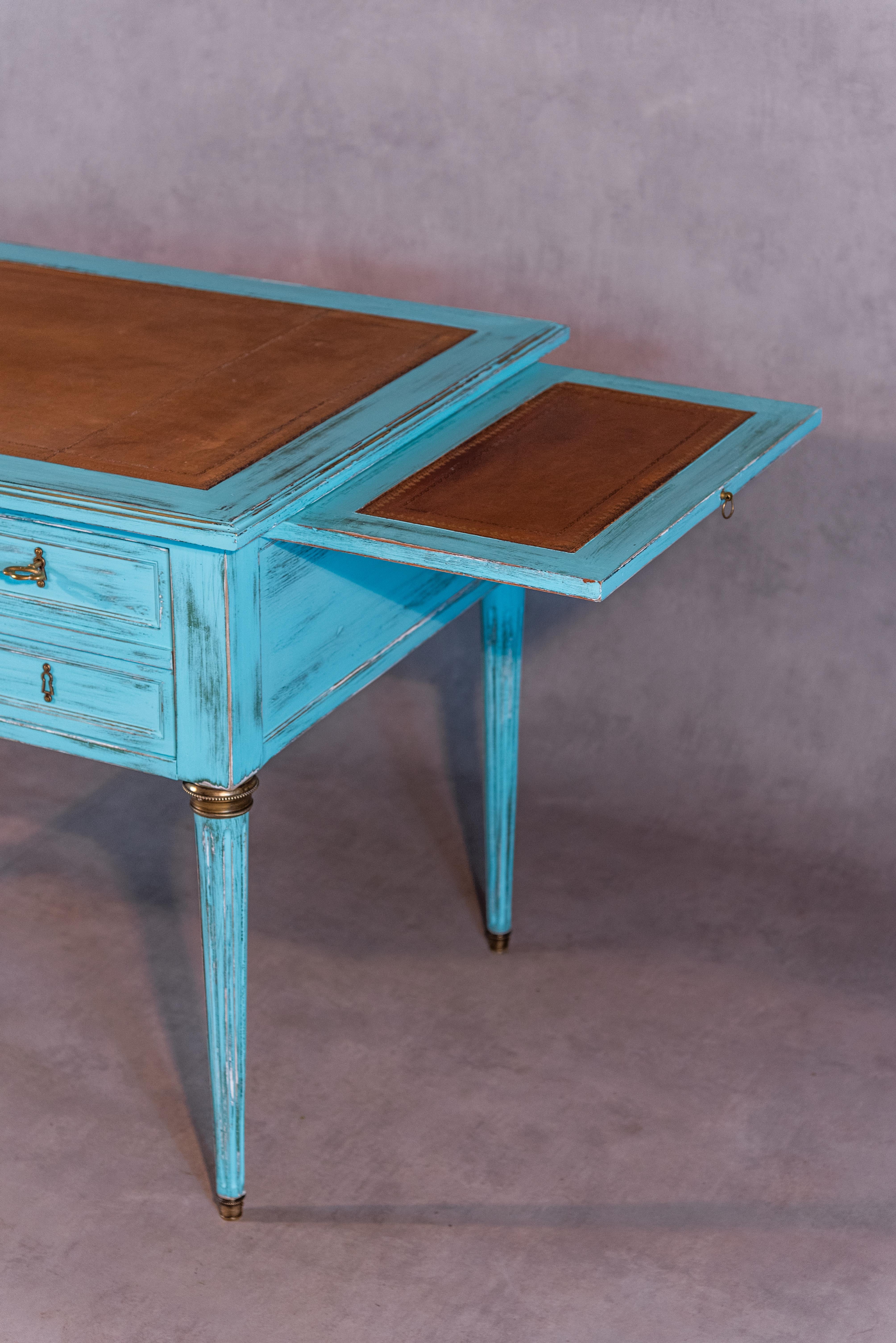 French Louis XVI Style Desk In Good Condition For Sale In San Antonio, TX