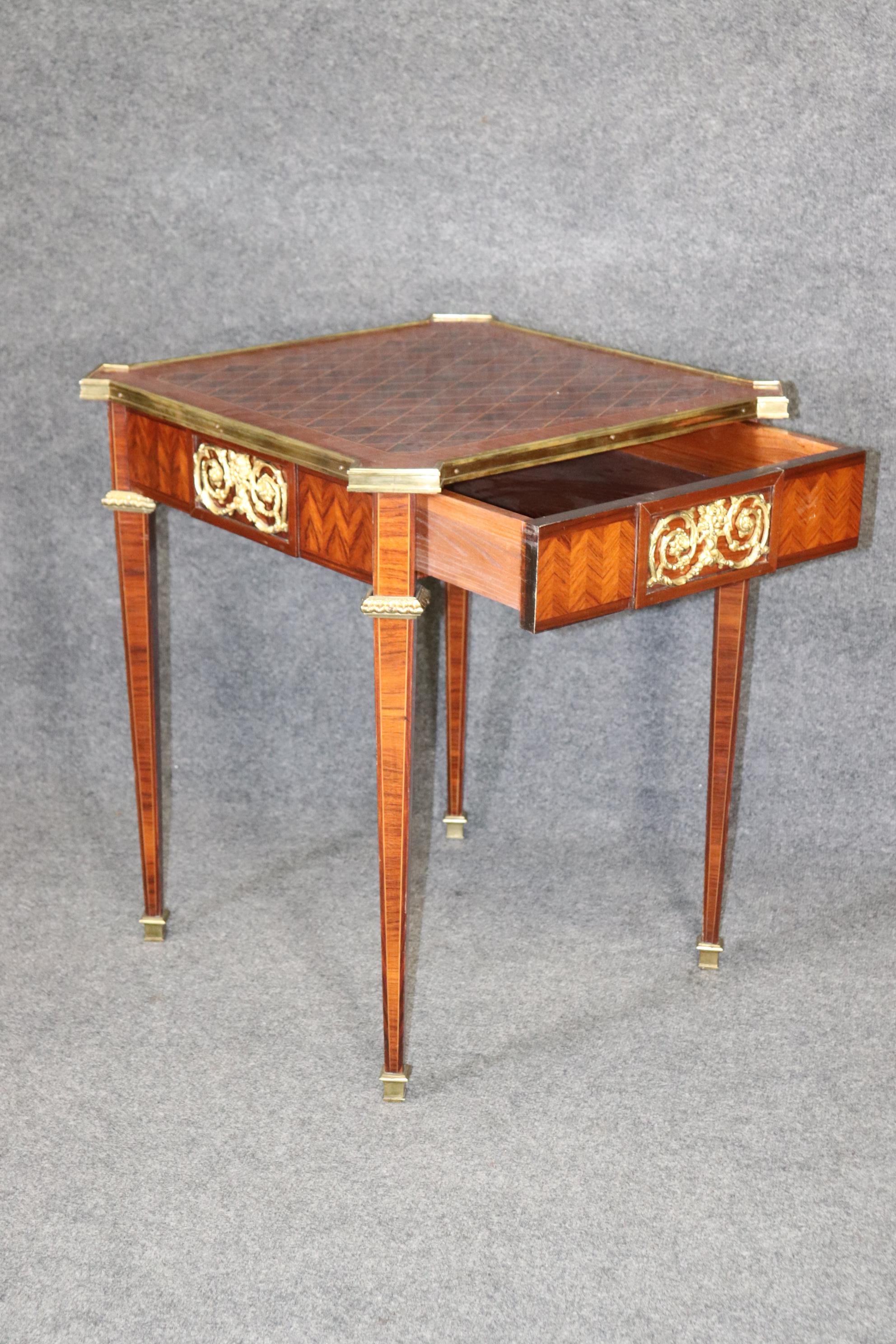 French Louis XVI Directoire Inlaid Satinwood Marquetry and Bronze End Table In Good Condition For Sale In Swedesboro, NJ