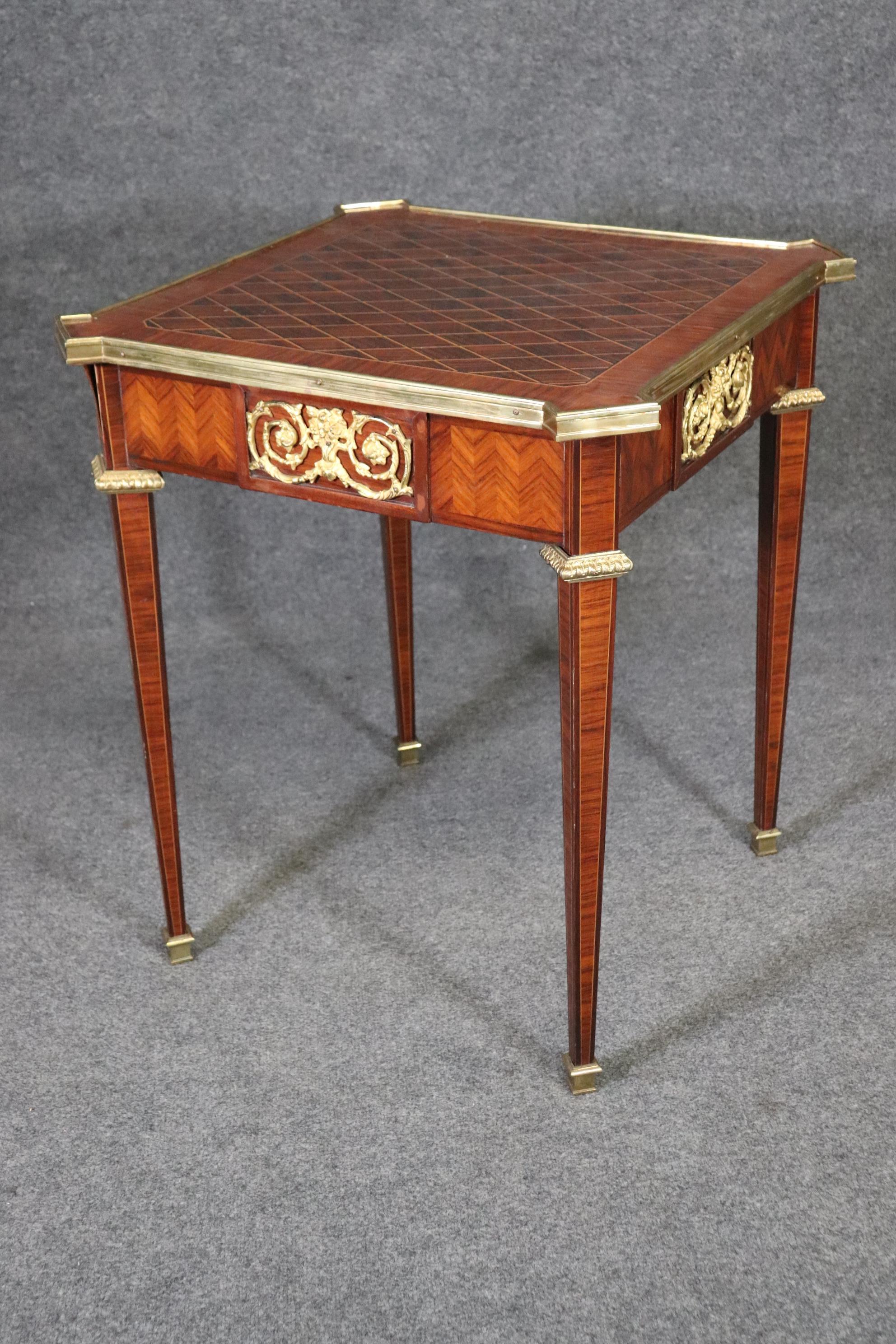 French Louis XVI Directoire Inlaid Satinwood Marquetry and Bronze End Table For Sale 1