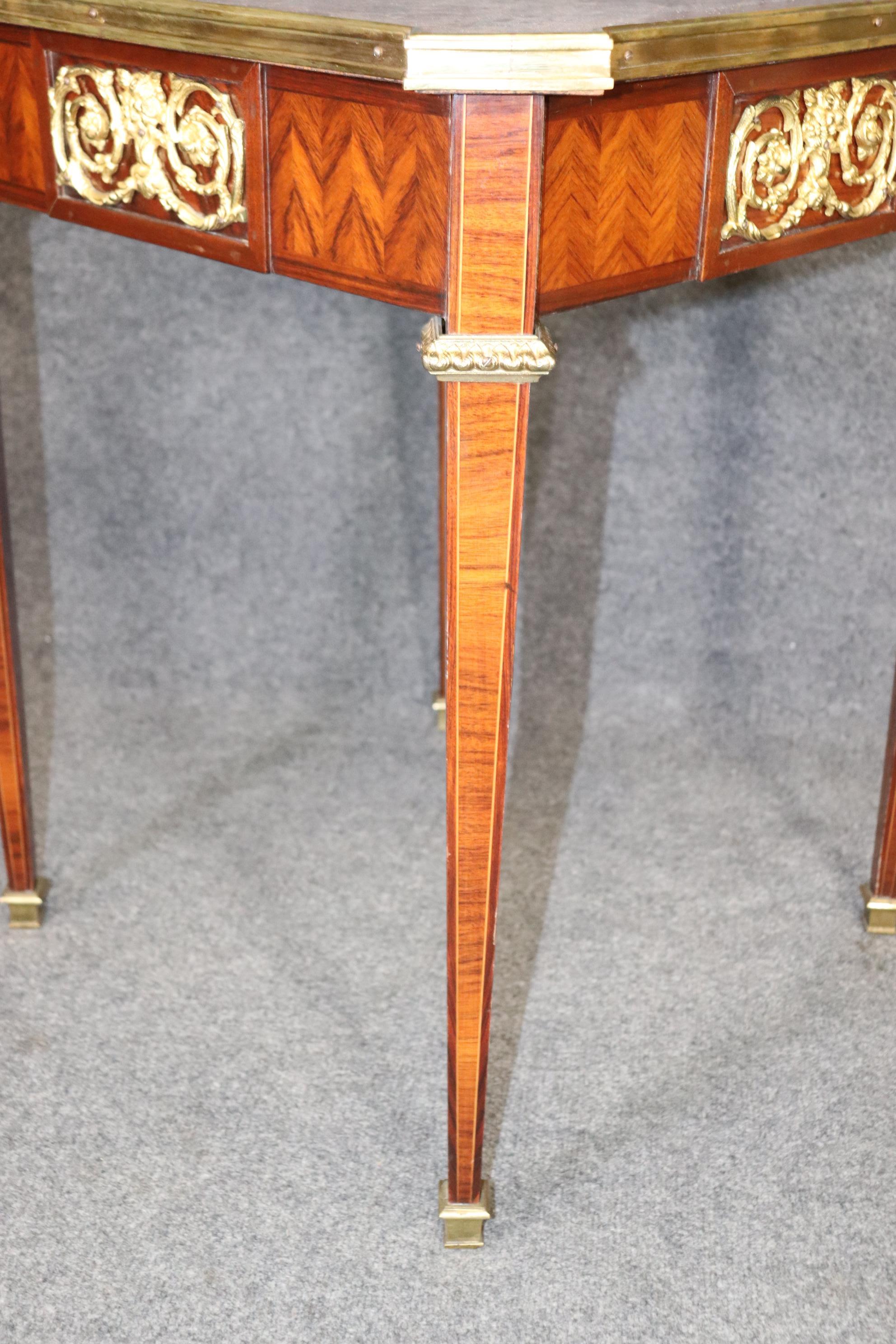 French Louis XVI Directoire Inlaid Satinwood Marquetry and Bronze End Table For Sale 2