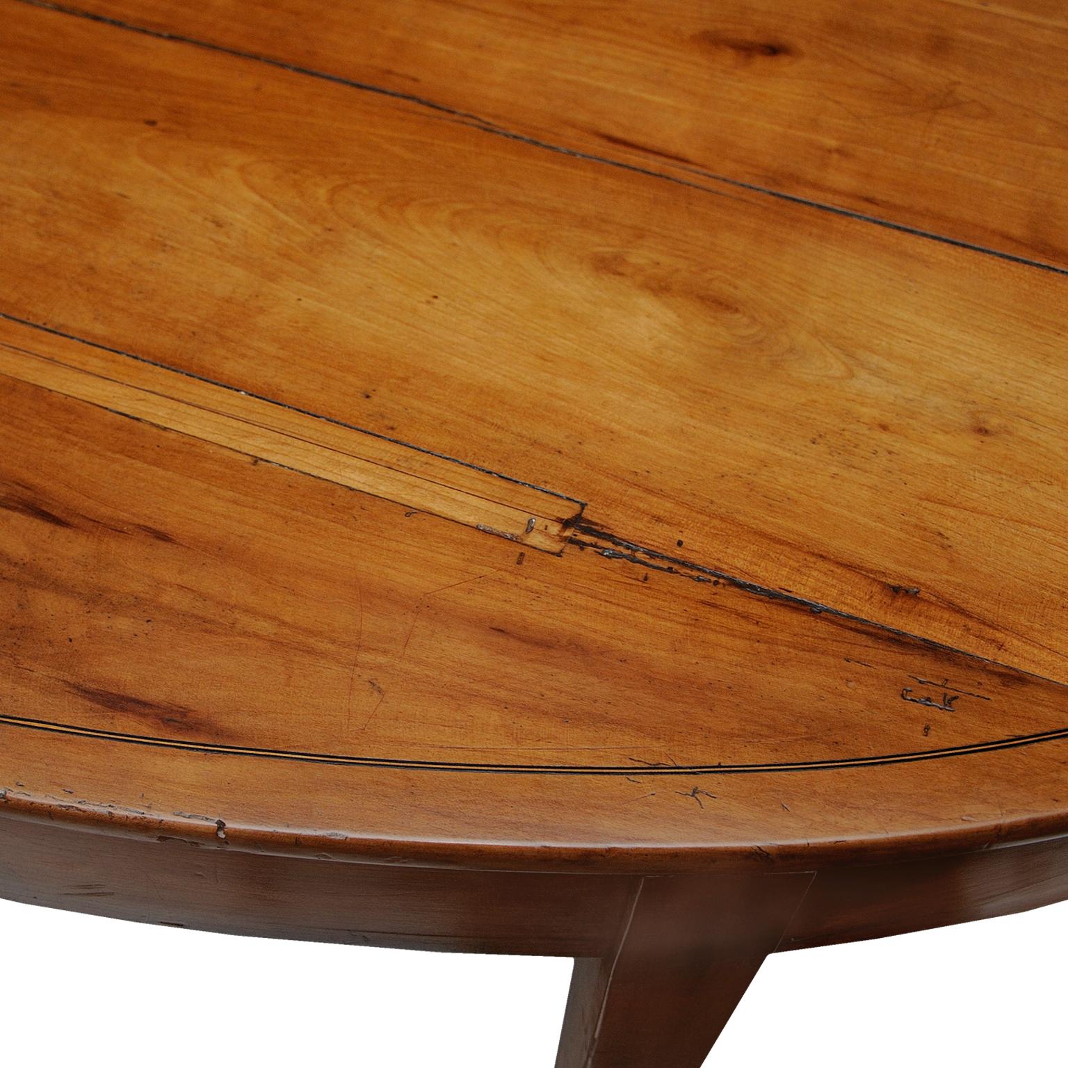 French Louis XVI/Directoire Oval Cherrywood Dining or Library Table, circa 1790 (Louis XVI.) im Angebot