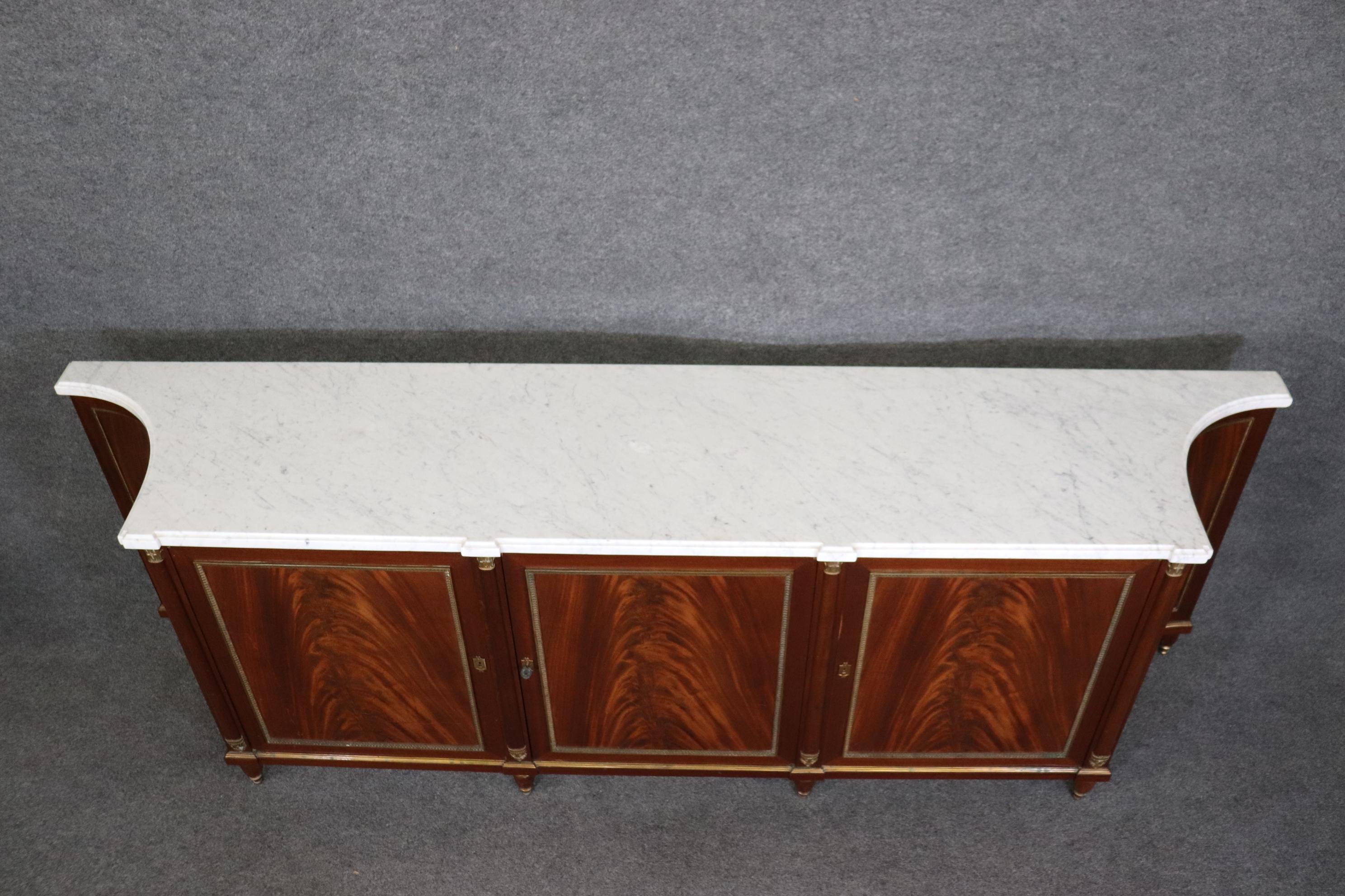 French Louis XVI Directoire Style Marble Top Sideboard Buffett By Maison Jansen In Good Condition For Sale In Swedesboro, NJ