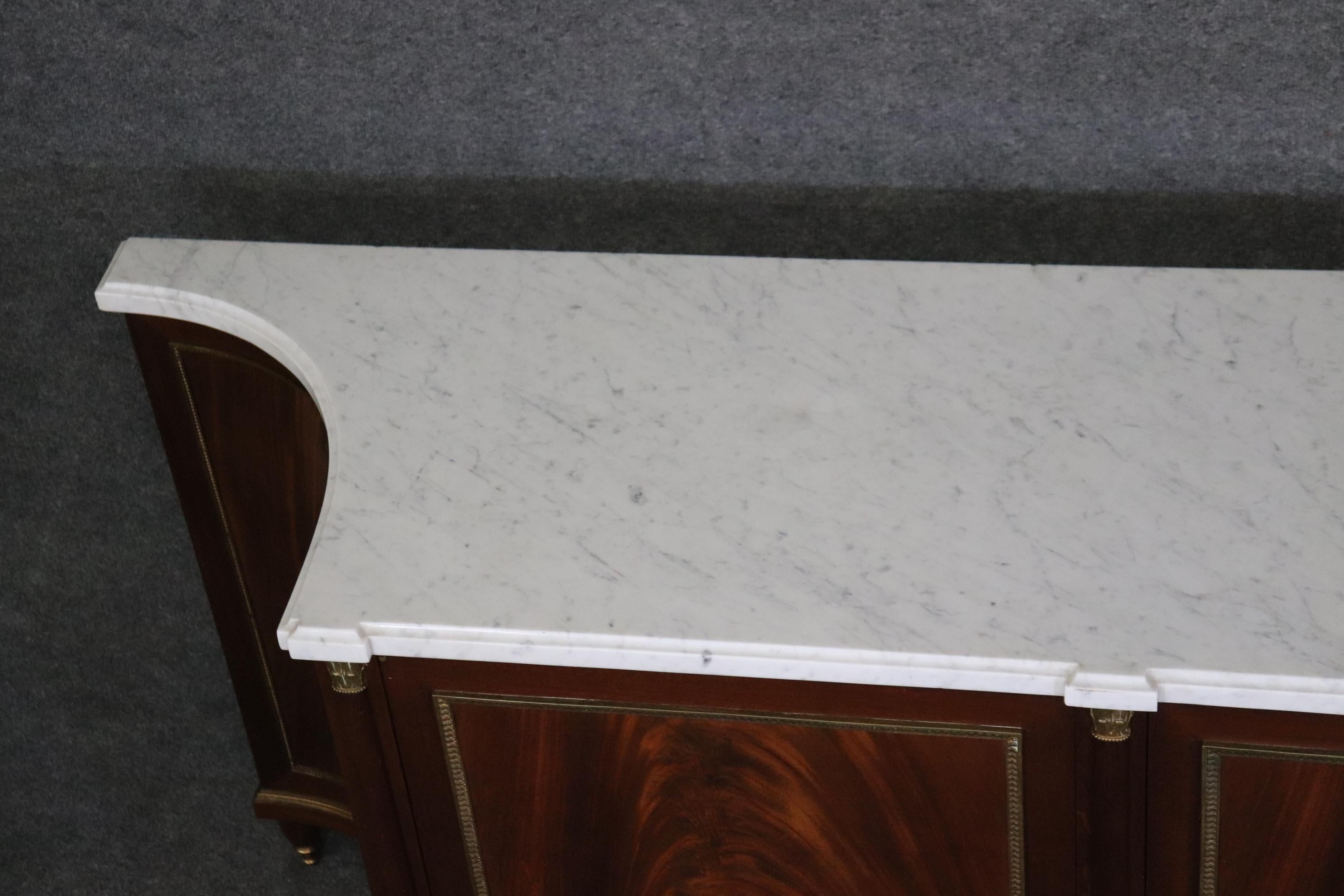 Louis XVI Directoire-Sideboard mit Marmorplatte von Maison Jansen im Angebot 1