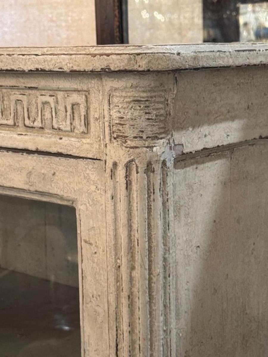 Vitrine française Louis XVI Bon état - En vente à Dallas, TX
