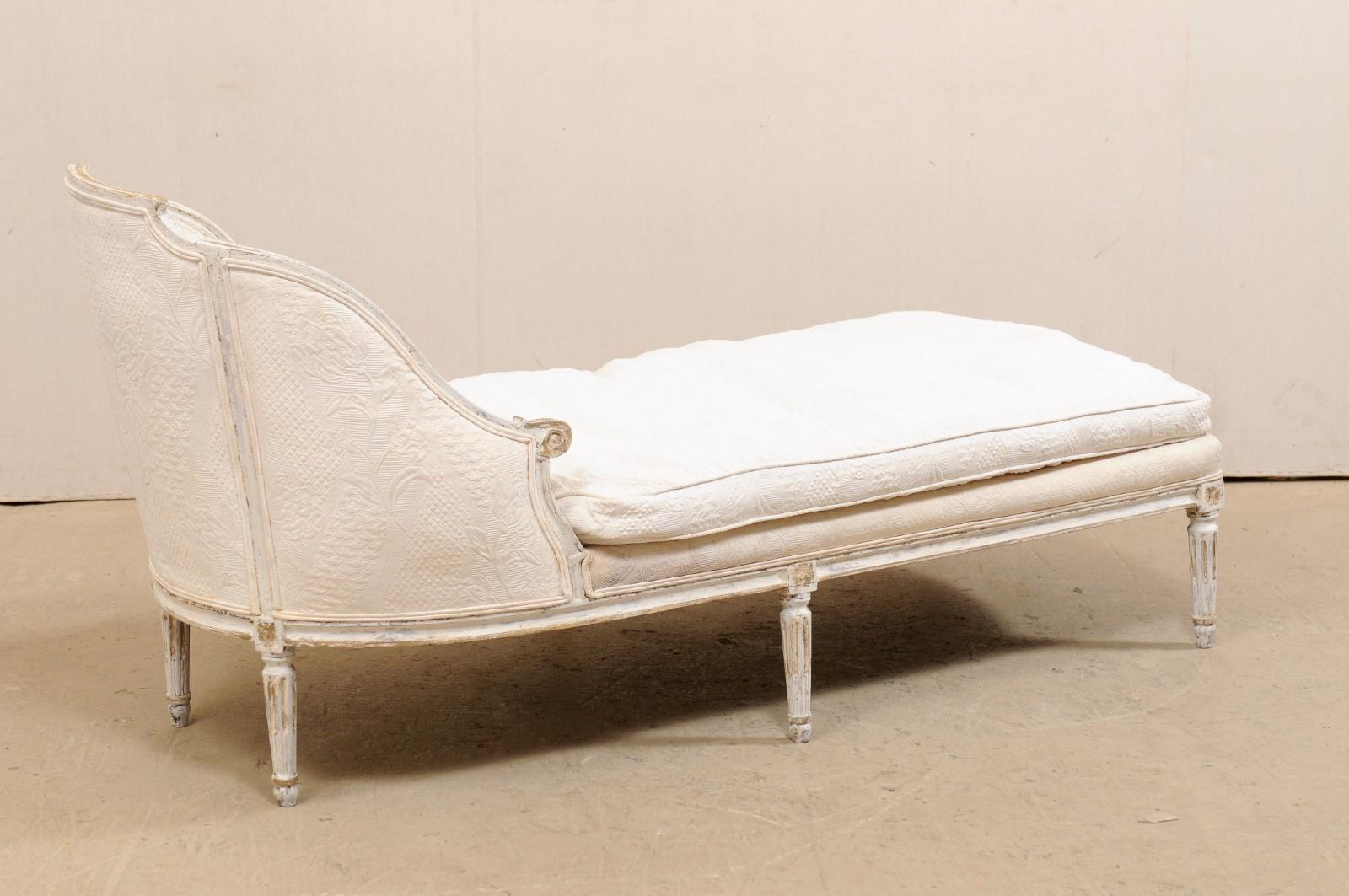 A French Louis XVI chaise lounge from the late 18th to early 19th century. This antique 