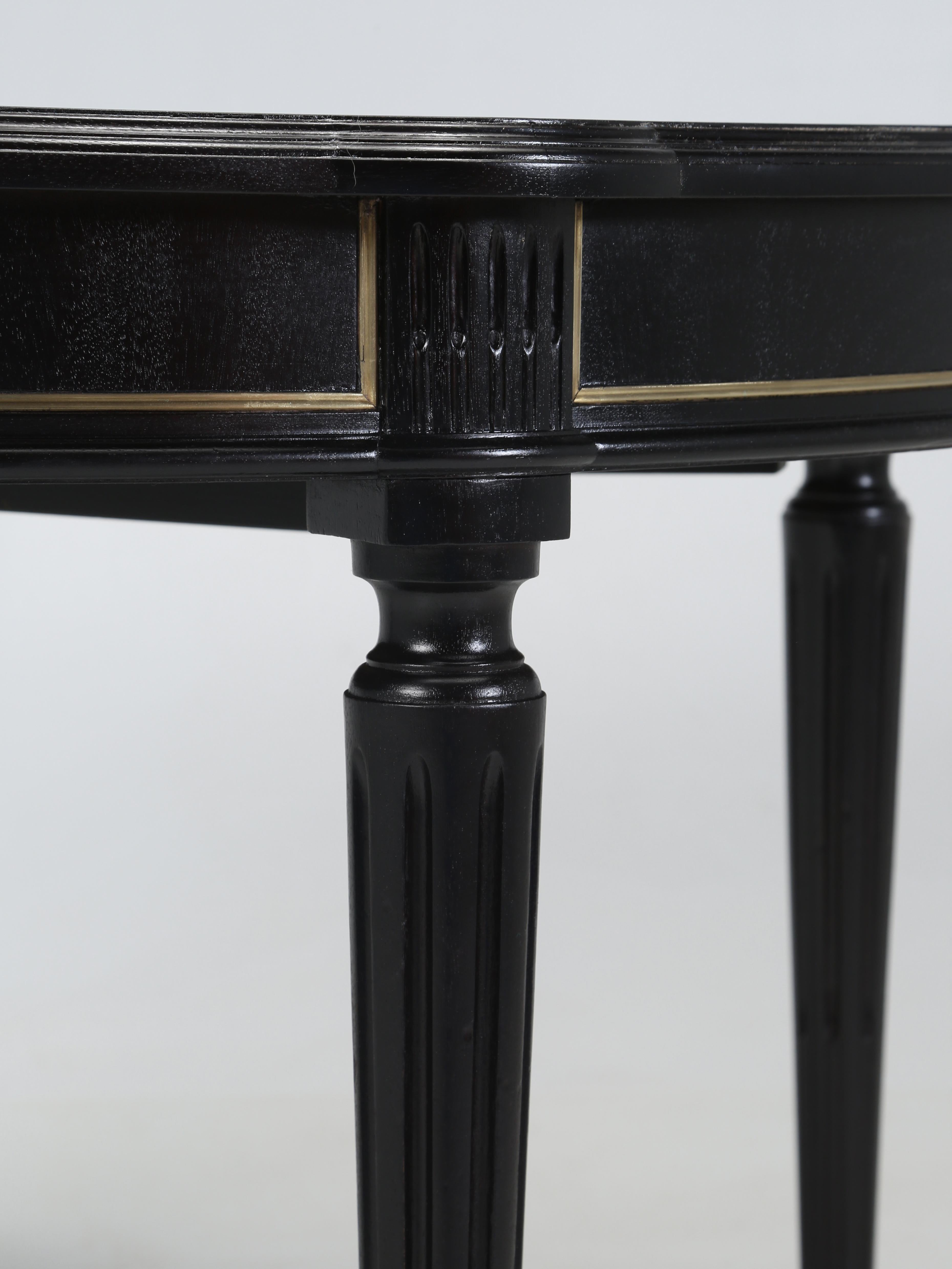 French Louis XVI Ebonized Mahogany Round Dining Table (3) Leaves Restored  For Sale 3
