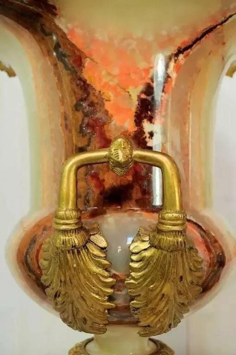 Cassette a urna con coperchio in onice e bronzo in stile Impero Luigi XVI - una coppia in vendita 2