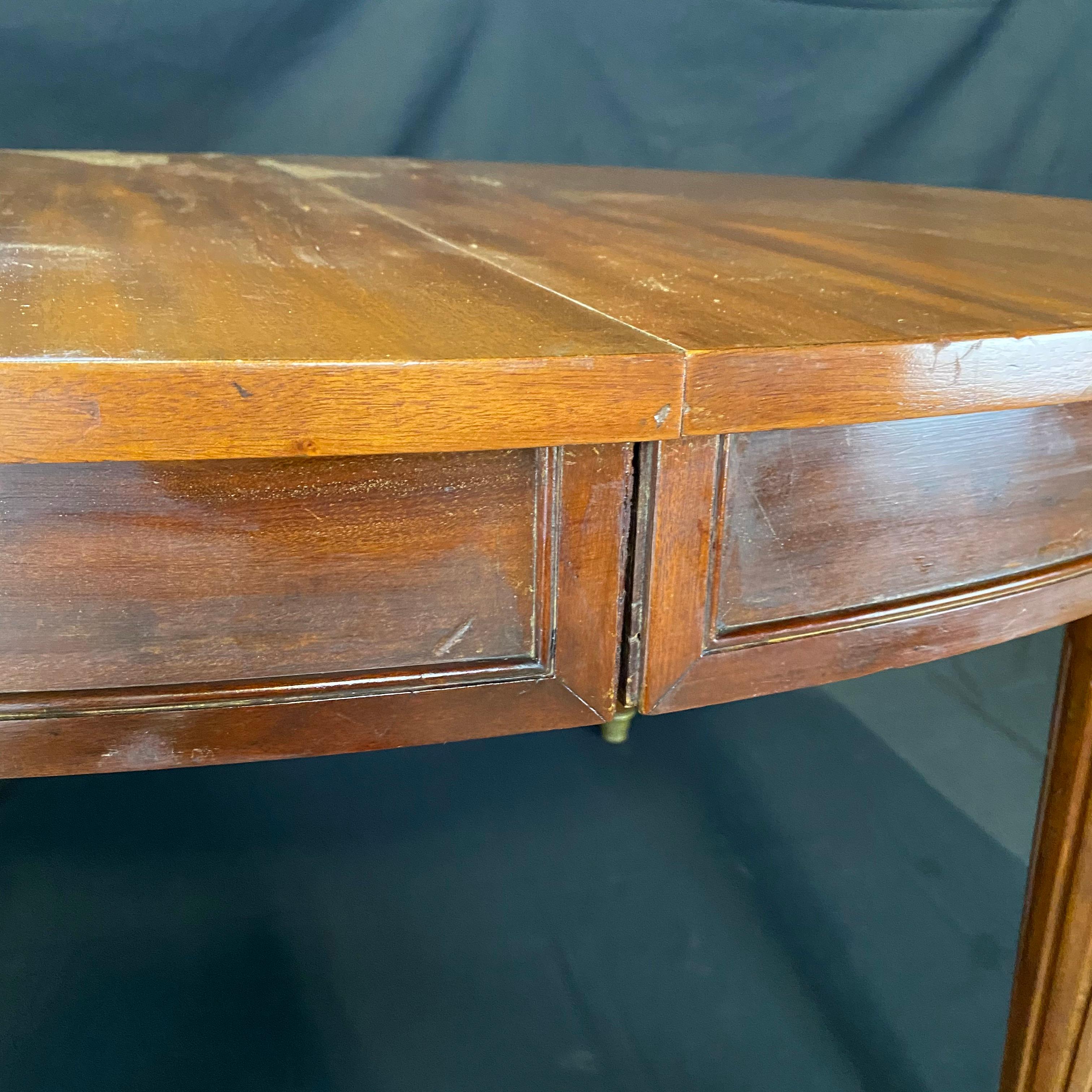 Early 20th Century French Louis XVI Expandable and Versatile Walnut Dining Table For Sale