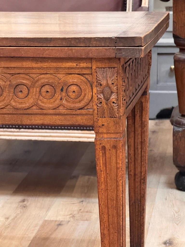 French Louis XVI Folding table, late 18th century, walnut For Sale 2