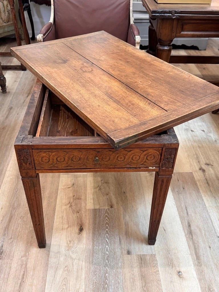 French Louis XVI Folding table, late 18th century, walnut For Sale 3
