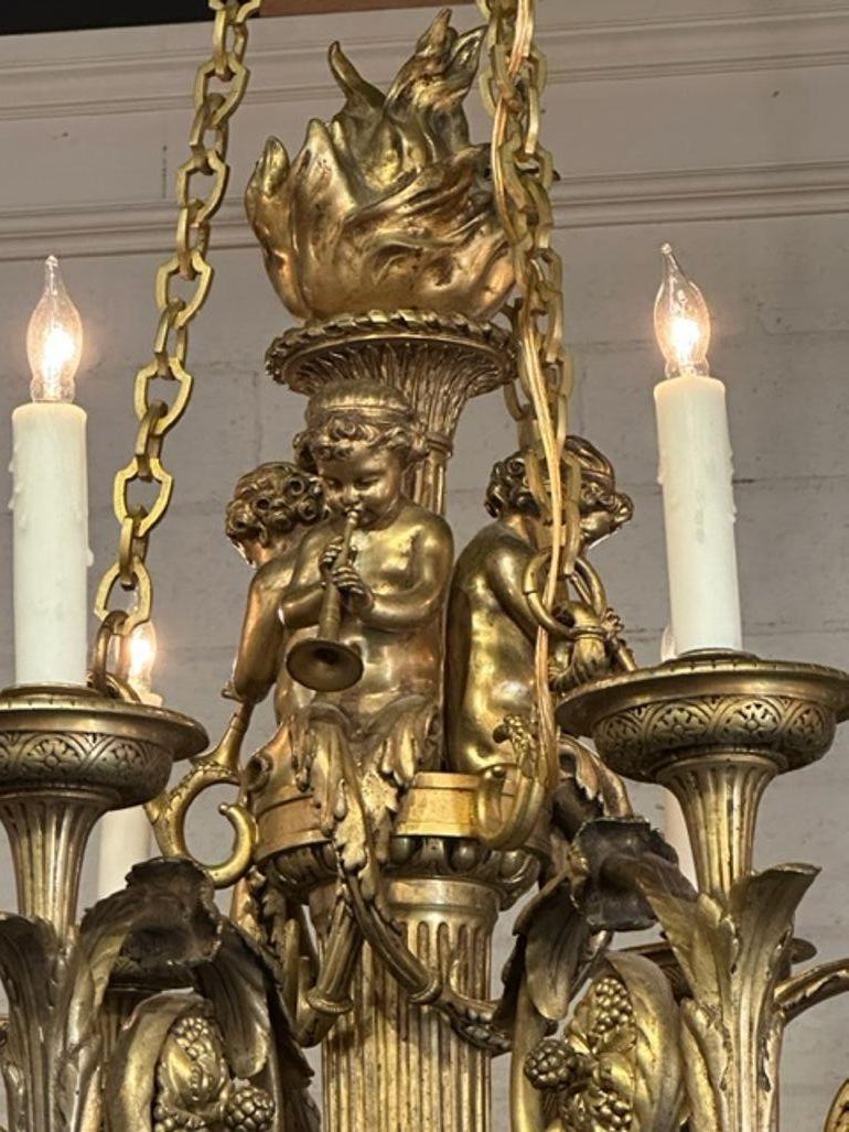 XIXe siècle Lustre français Louis XVI en bronze doré en vente
