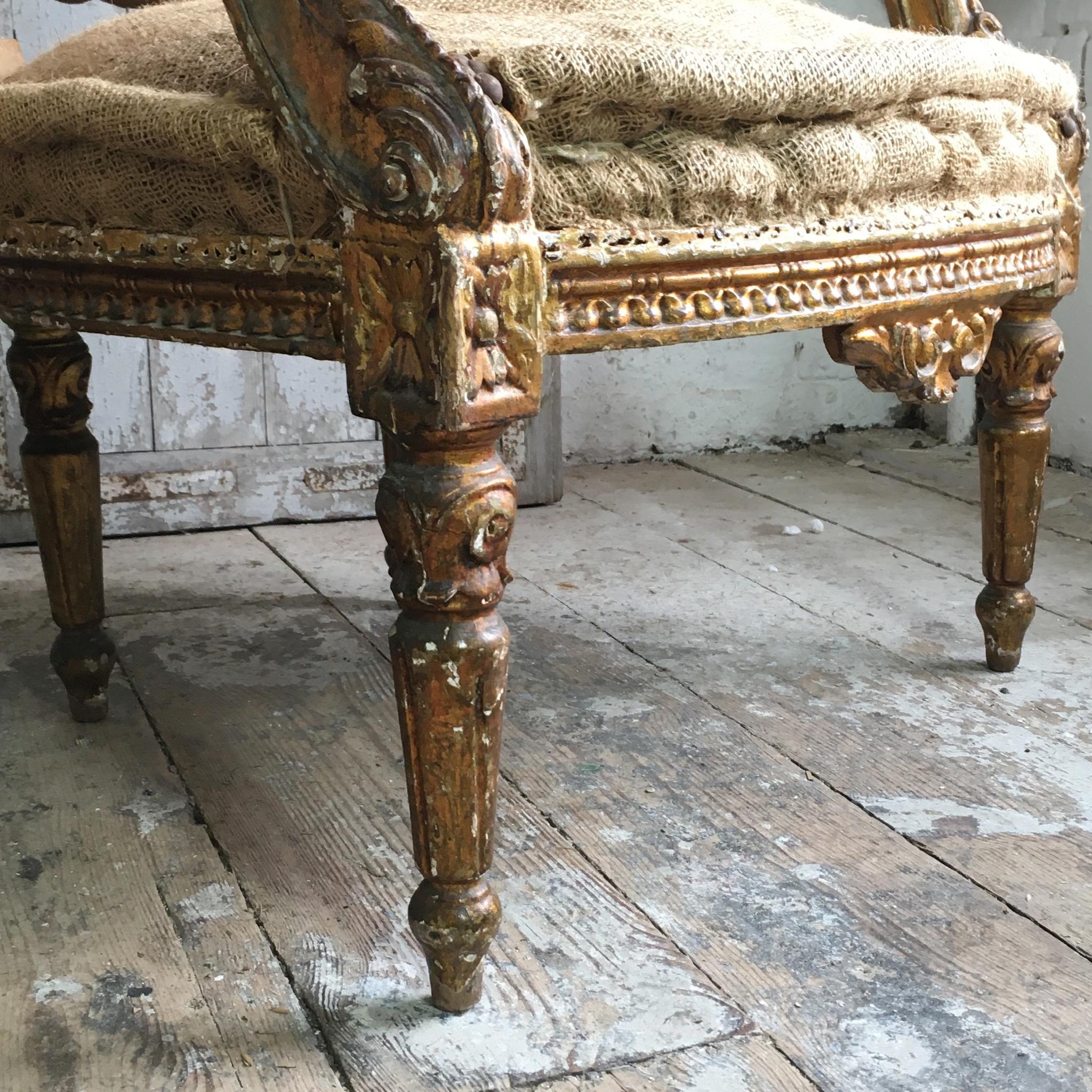 Suite de salon française de style Louis XVI en bois doré à retapisser  en vente 5
