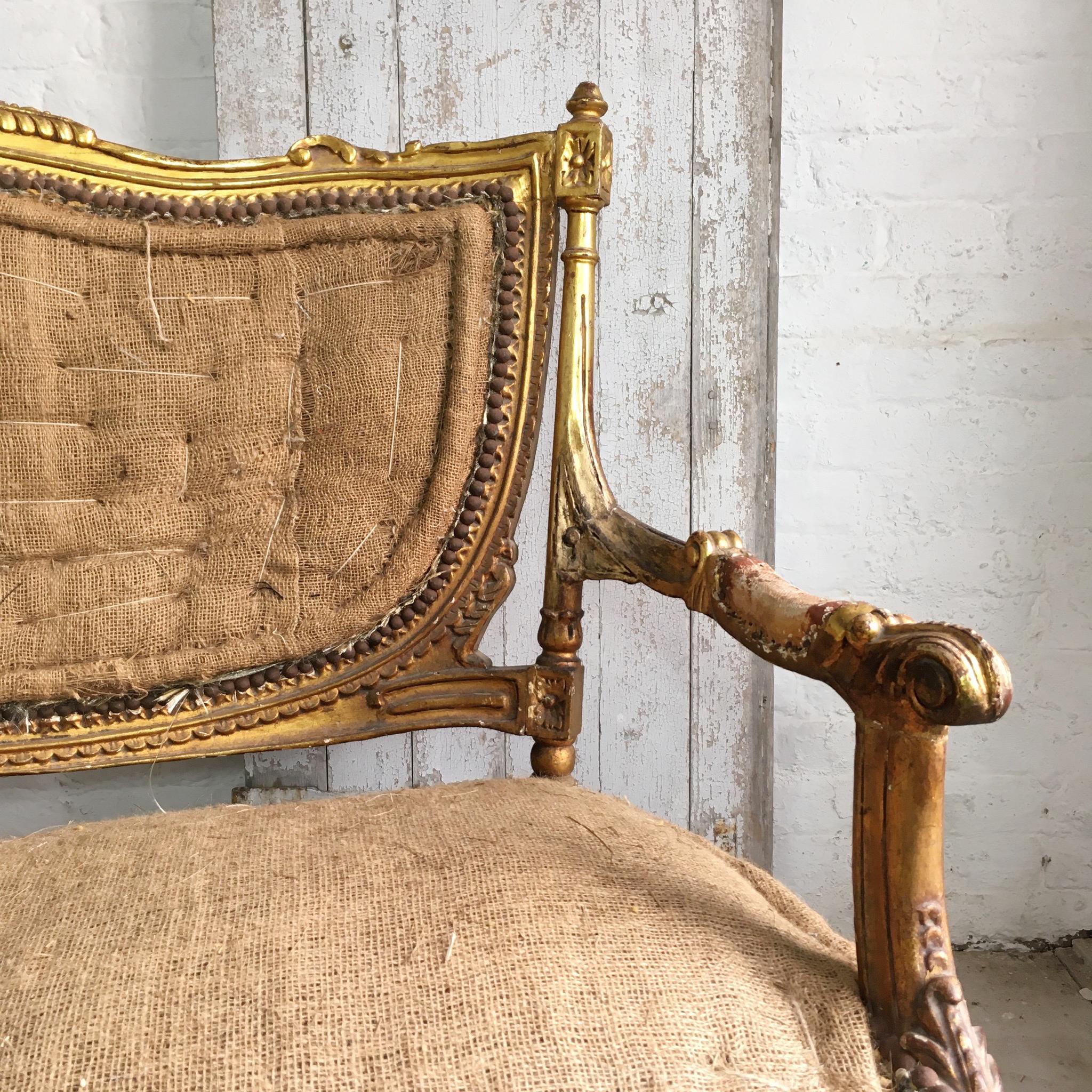 XIXe siècle Suite de salon française de style Louis XVI en bois doré à retapisser  en vente