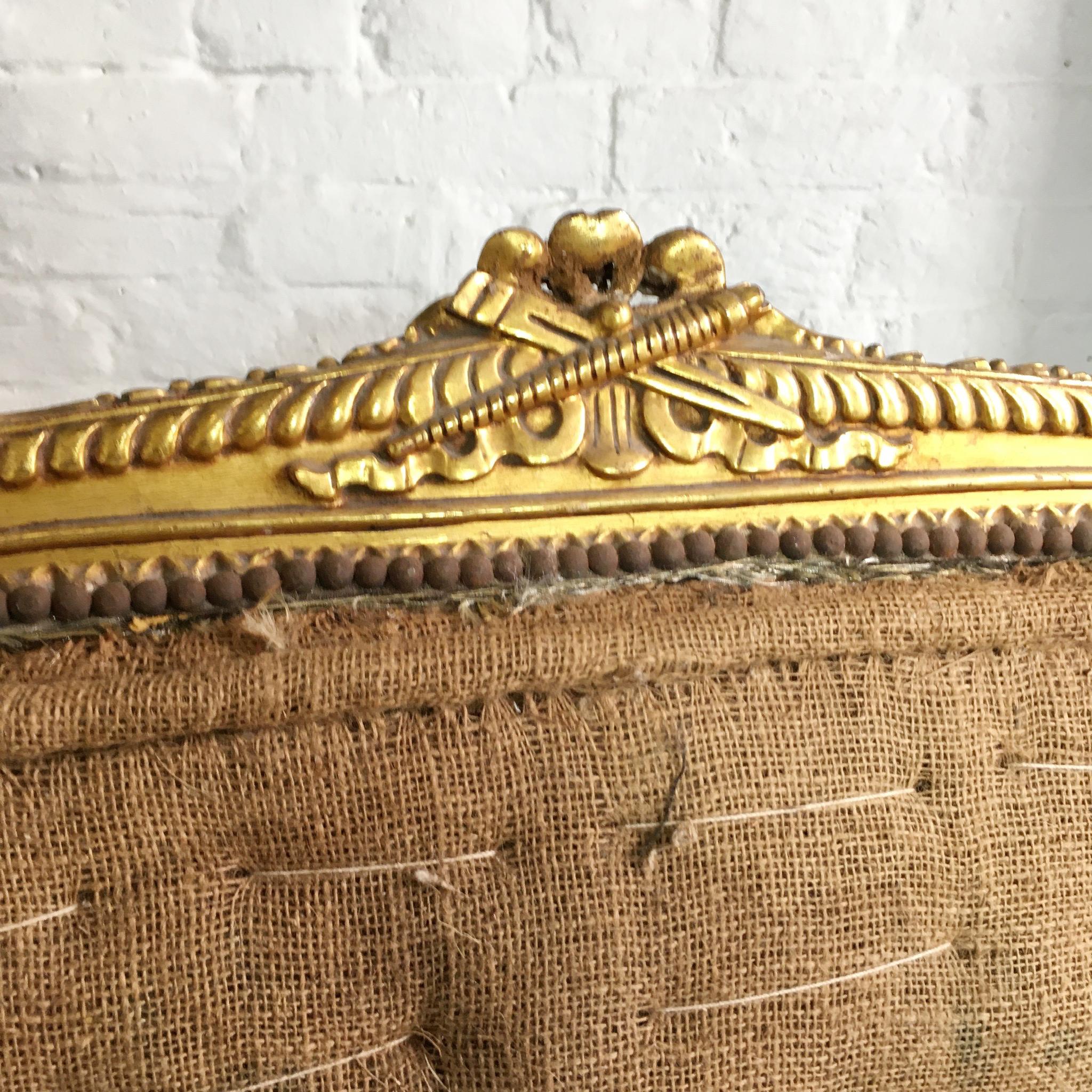 Bois doré Suite de salon française de style Louis XVI en bois doré à retapisser  en vente