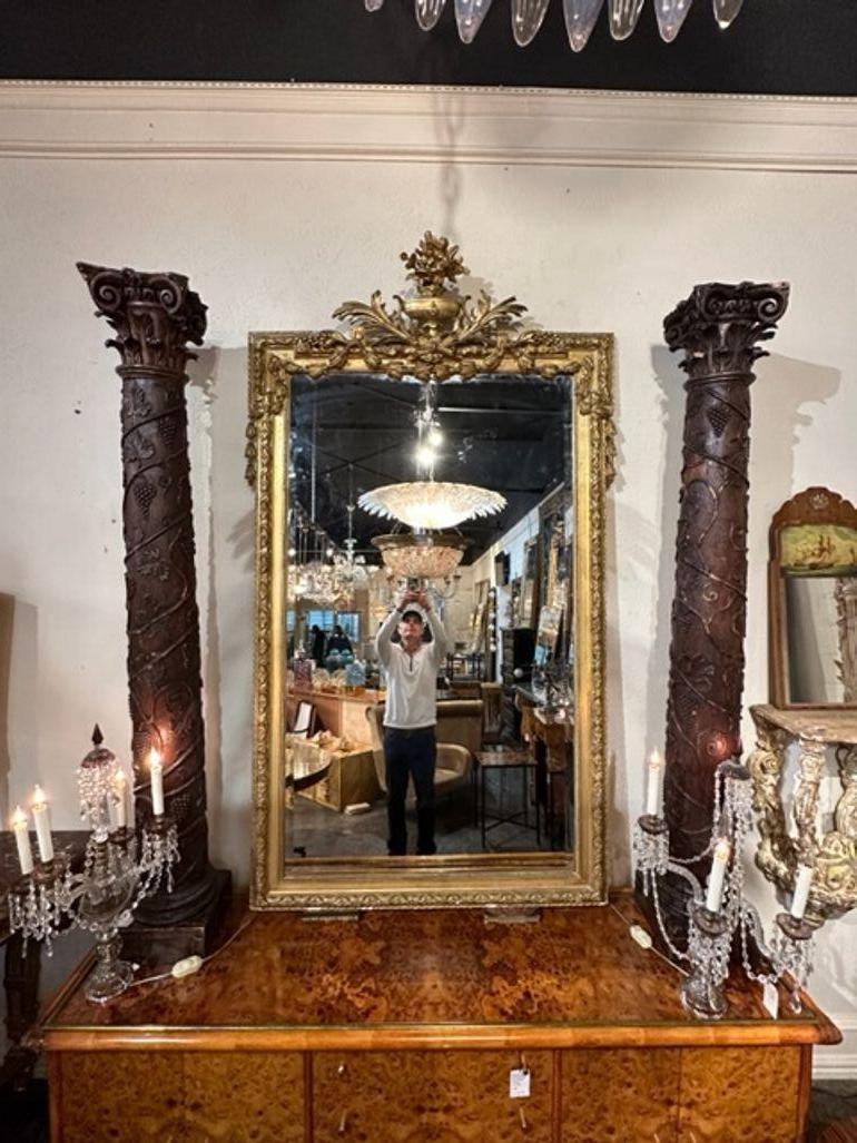 Miroir français Louis XVI en bois doré Bon état - En vente à Dallas, TX