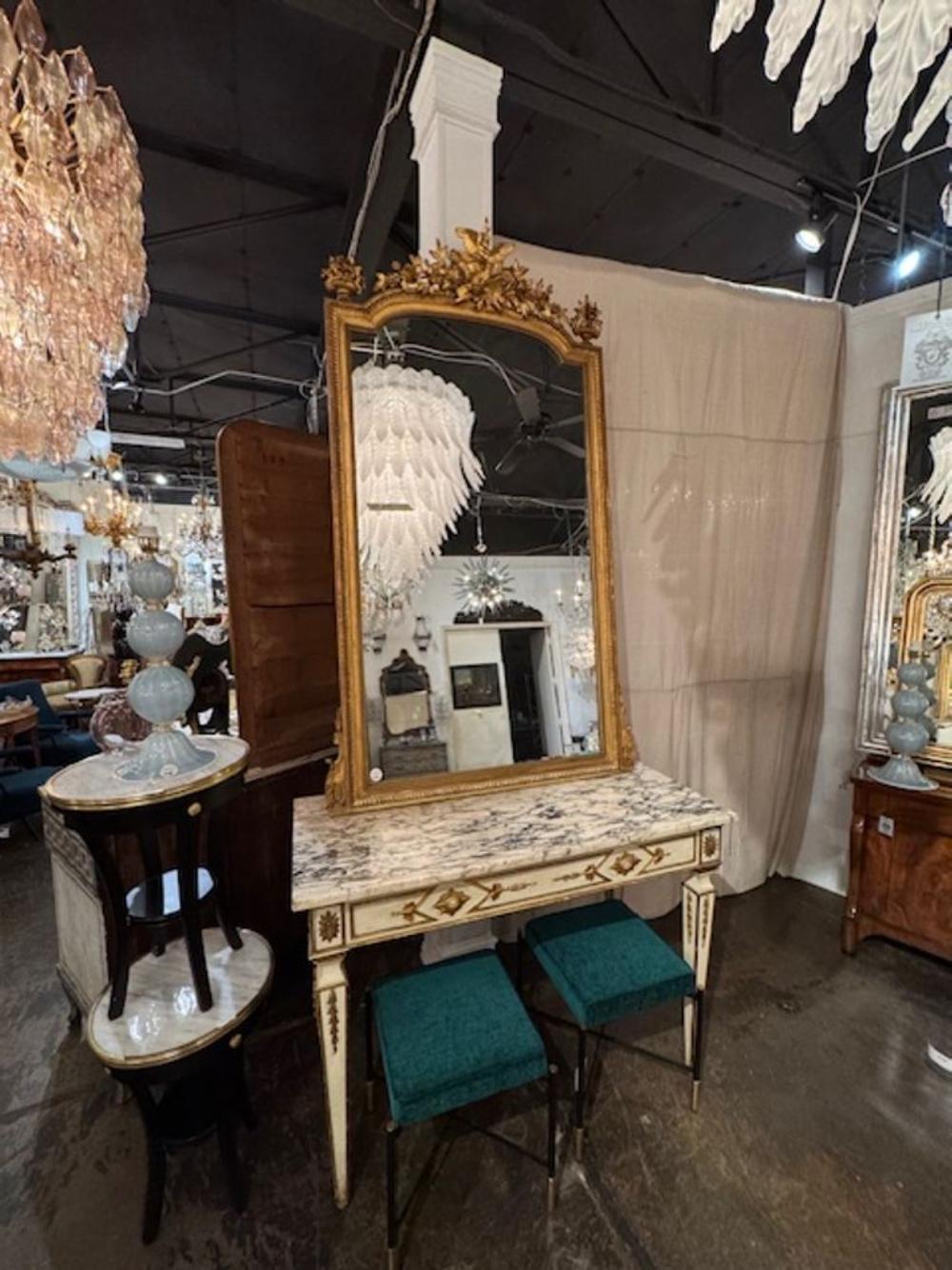 Specchio francese Luigi XVI in legno dorato In condizioni buone in vendita a Dallas, TX