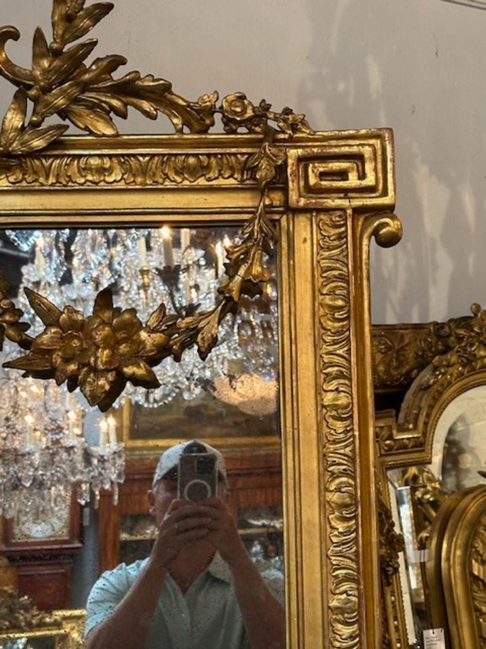 XIX secolo Specchio francese Luigi XVI in legno dorato in vendita