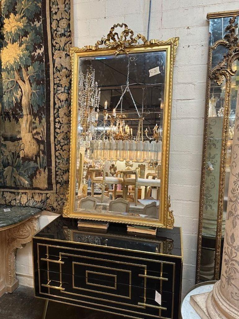 Miroir français Louis XVI en bois doré en vente 1