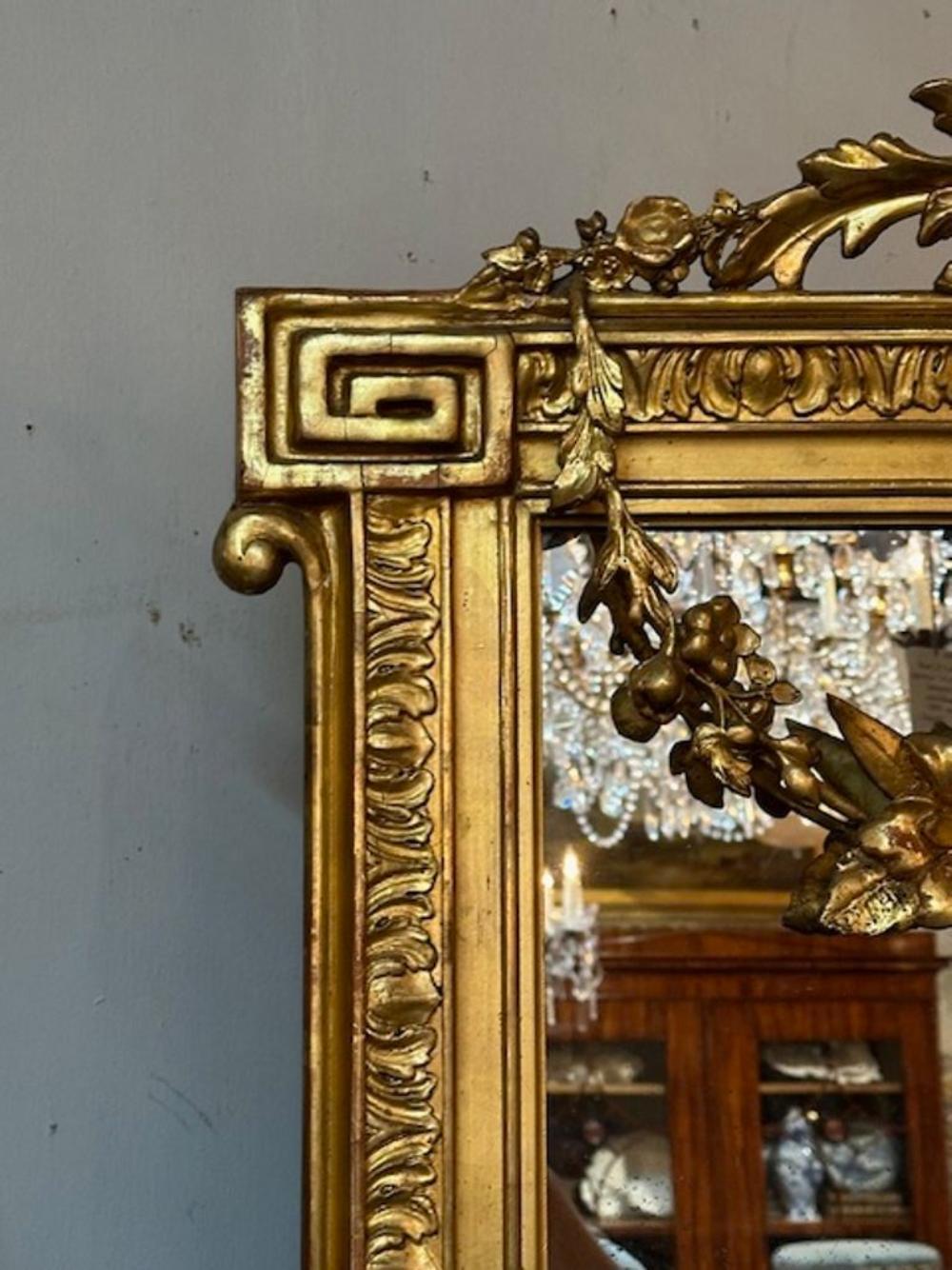 Specchio francese Luigi XVI in legno dorato in vendita 1
