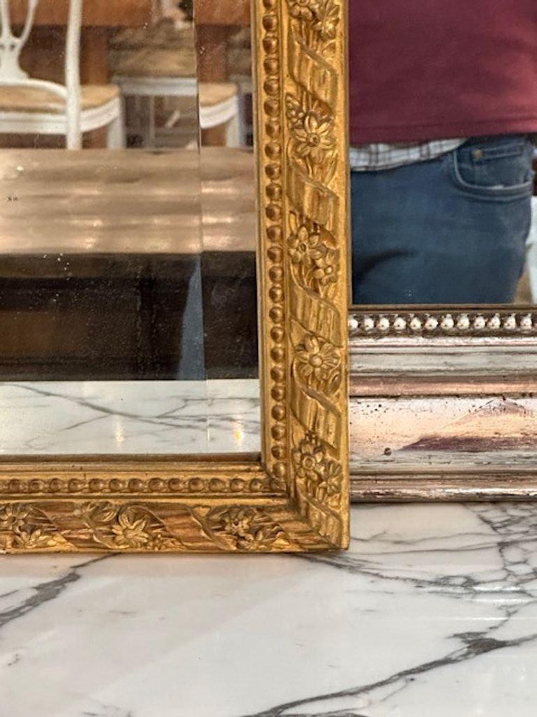 Specchio francese Luigi XVI in legno dorato in vendita 2