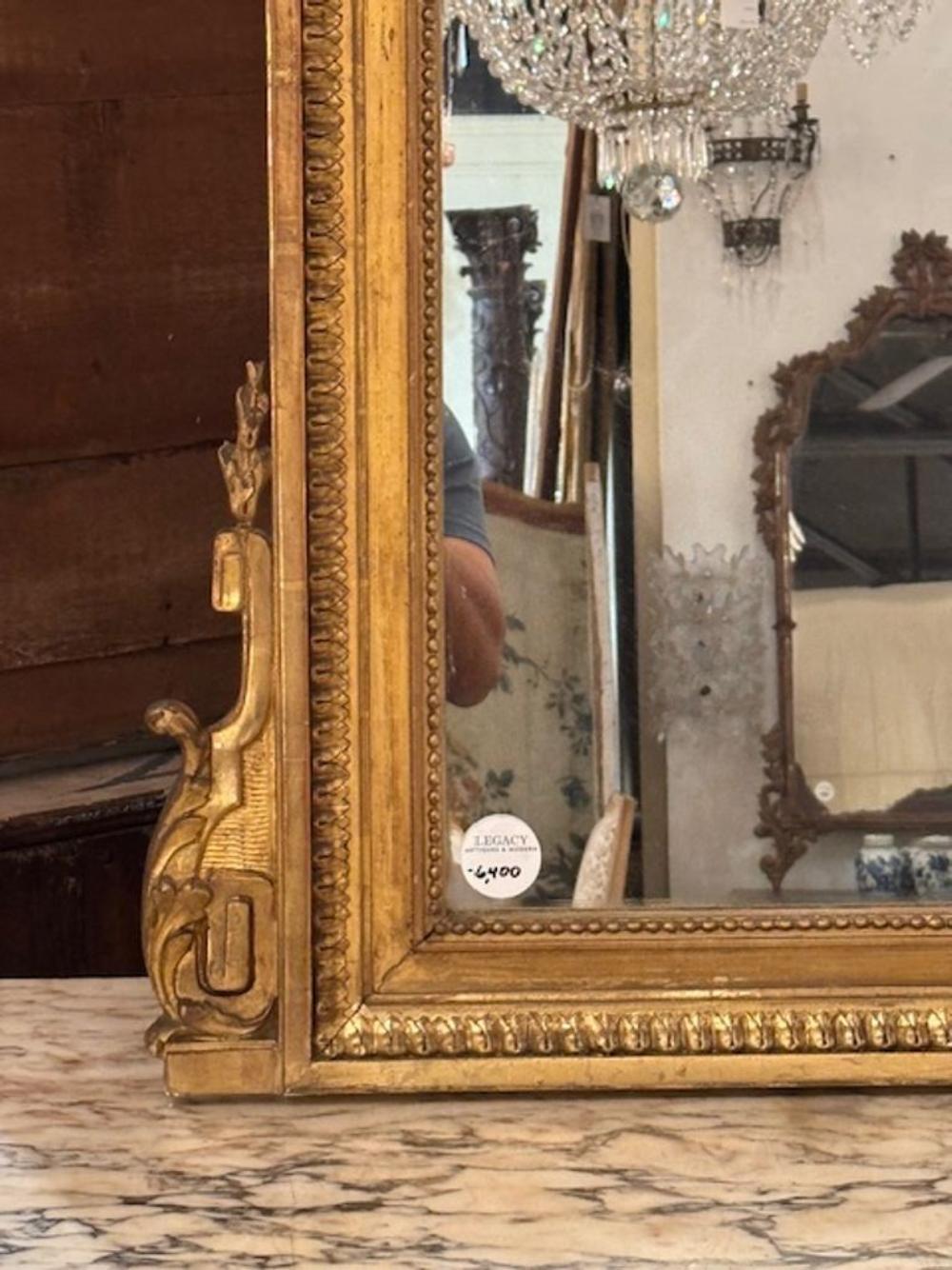 Specchio francese Luigi XVI in legno dorato in vendita 3