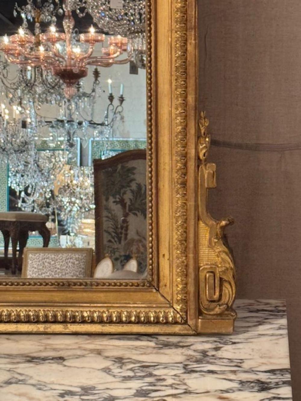 Specchio francese Luigi XVI in legno dorato in vendita 4