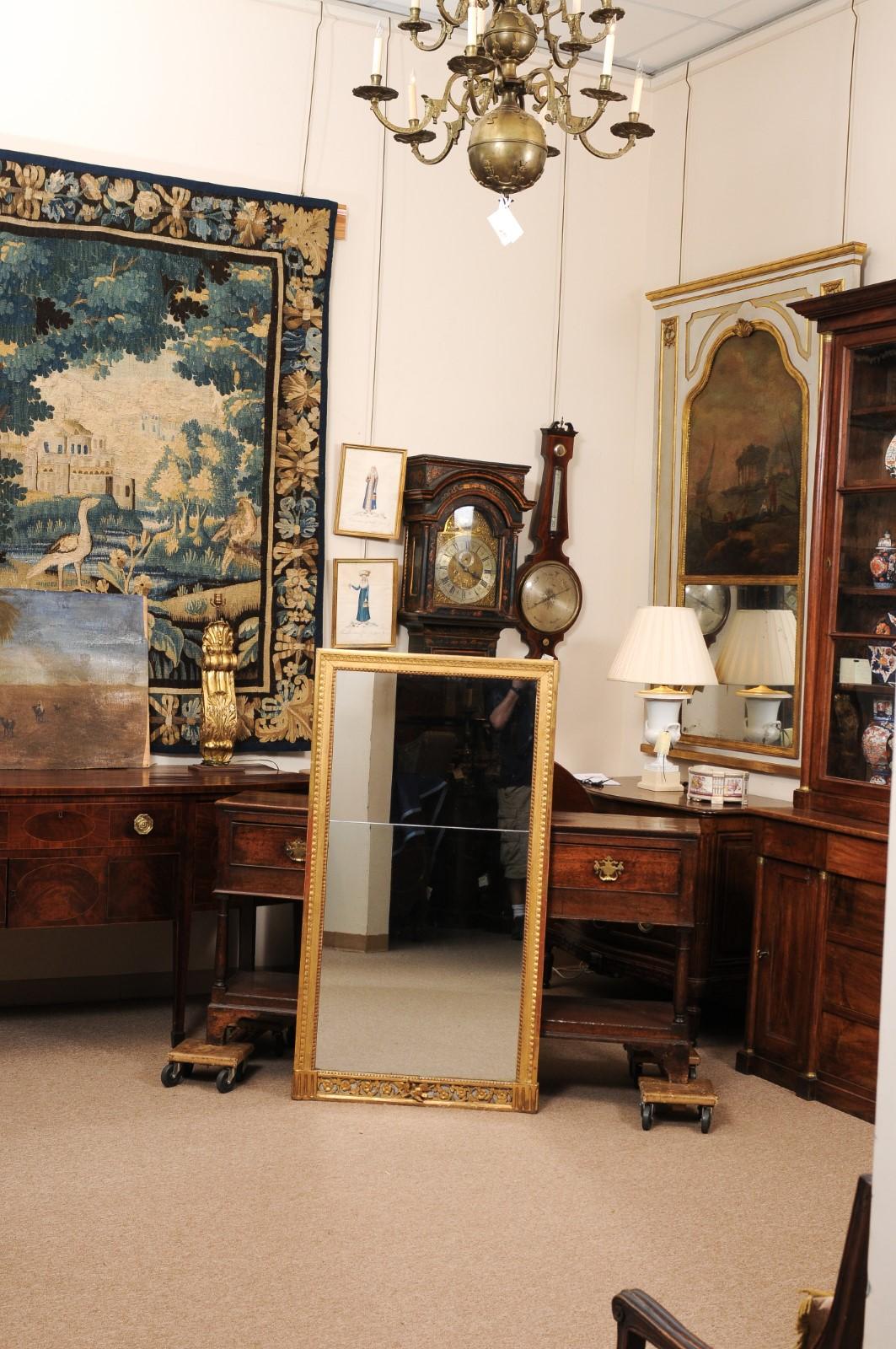 Specchio francese Luigi XVI in legno dorato con dettaglio intagliato e dipinto con colombe in vendita 6