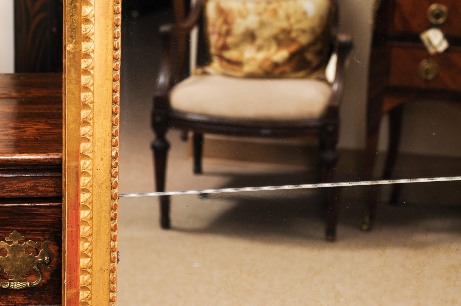 Specchio francese Luigi XVI in legno dorato con dettaglio intagliato e dipinto con colombe in vendita 1