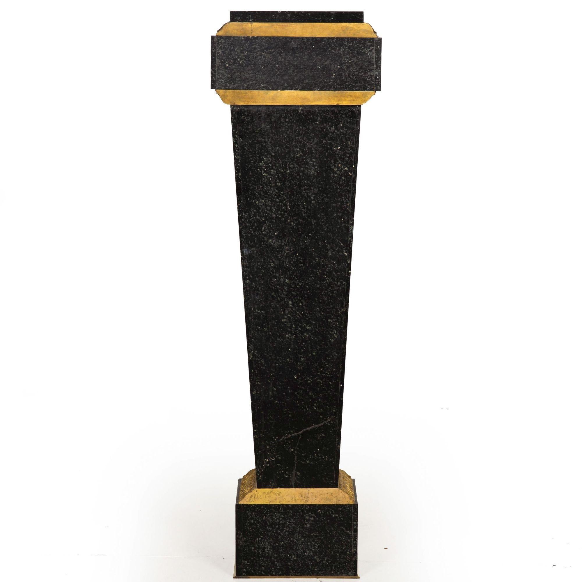 Französischer Louis XVI Grüner Marmor Bronze Pedestal Säule ca. 1880s (19. Jahrhundert) im Angebot