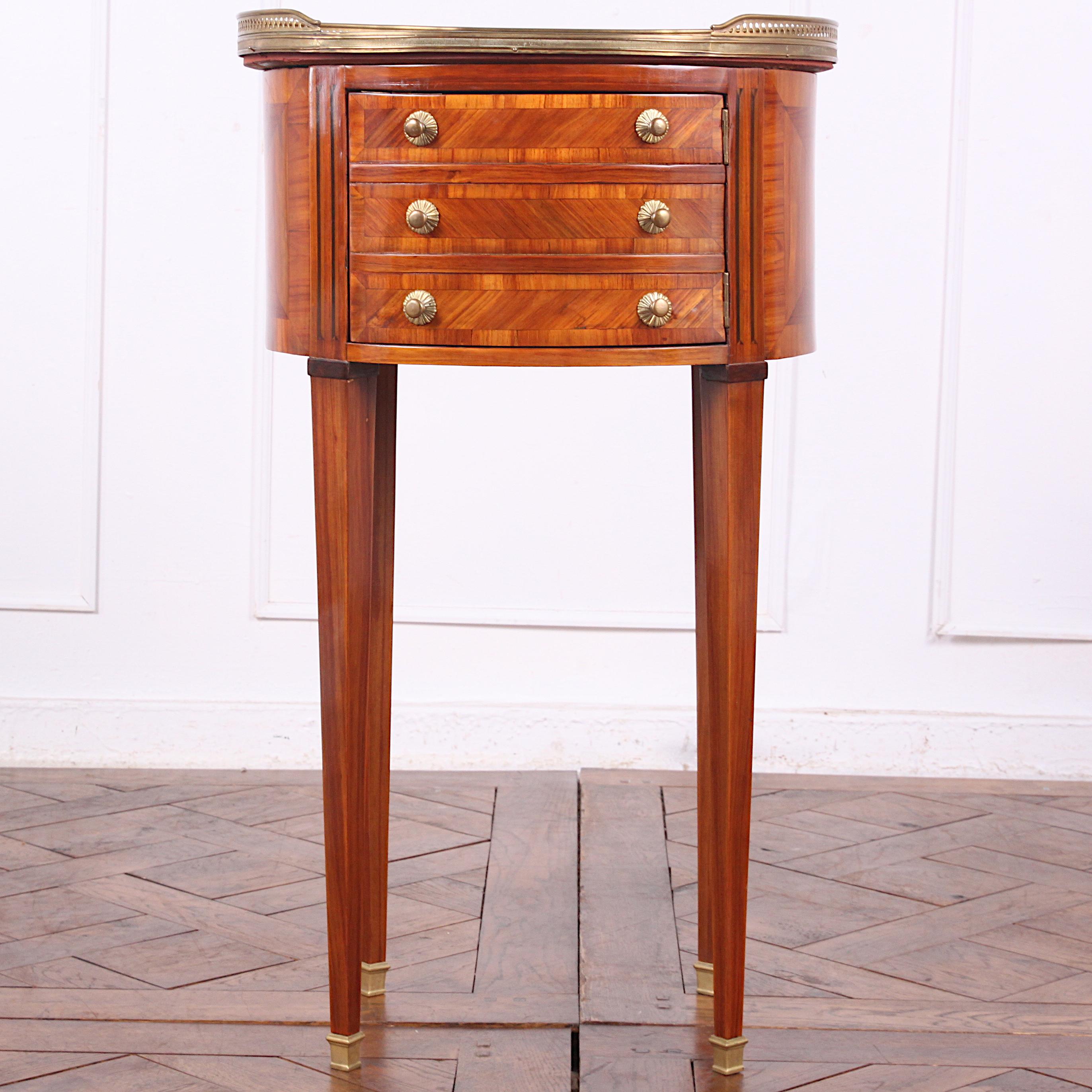 Early 20th Century French Louis XVI Inlaid Kingwood Oval Stand Nightstand Side Table