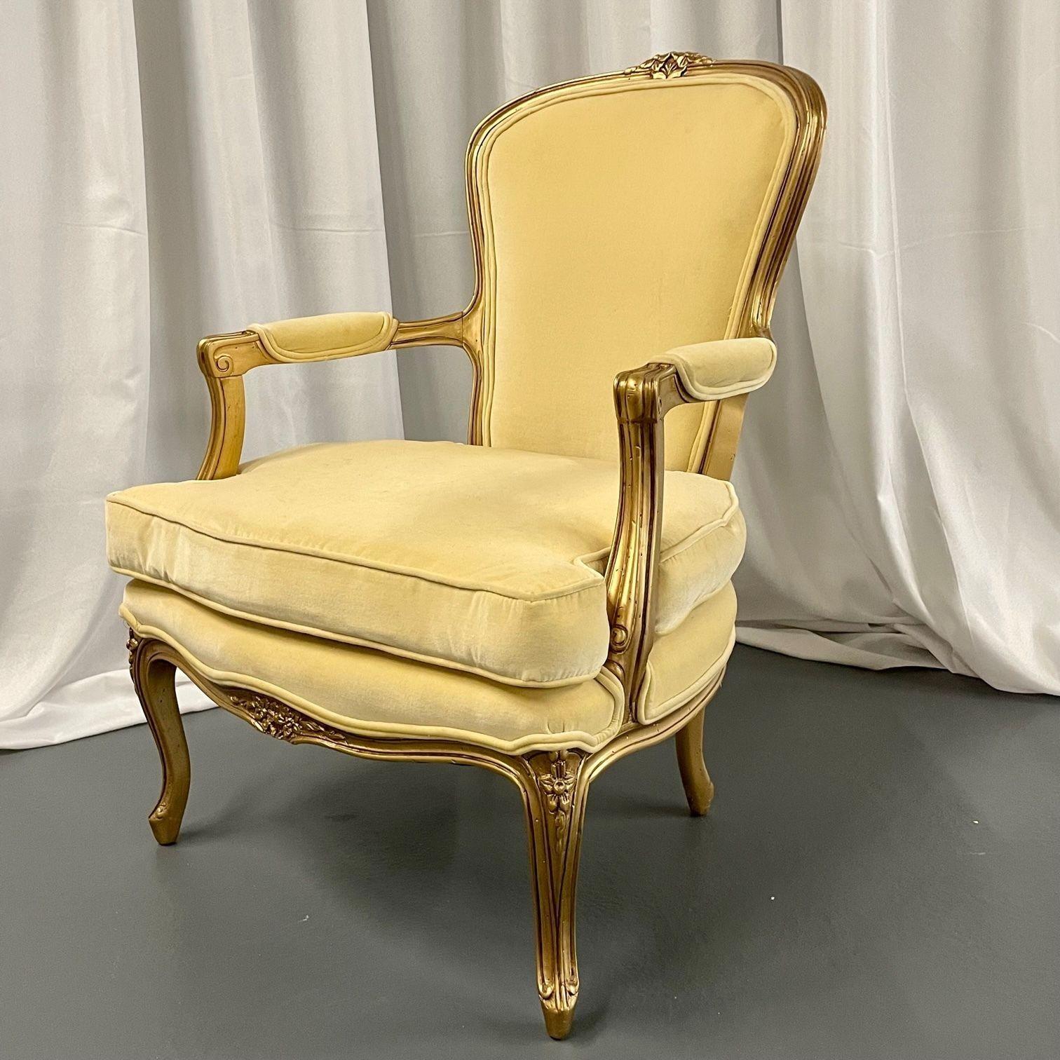 French Louis XVI Jansen Style Bergere,arm / accent chair, velvet, giltwood

Classy and elegant French Louis XVI style arm or lounge chair. Perfect addition for a traditional seating arrangement.
 
Velvet, Giltwood
France, 1940s
 
Seat height: