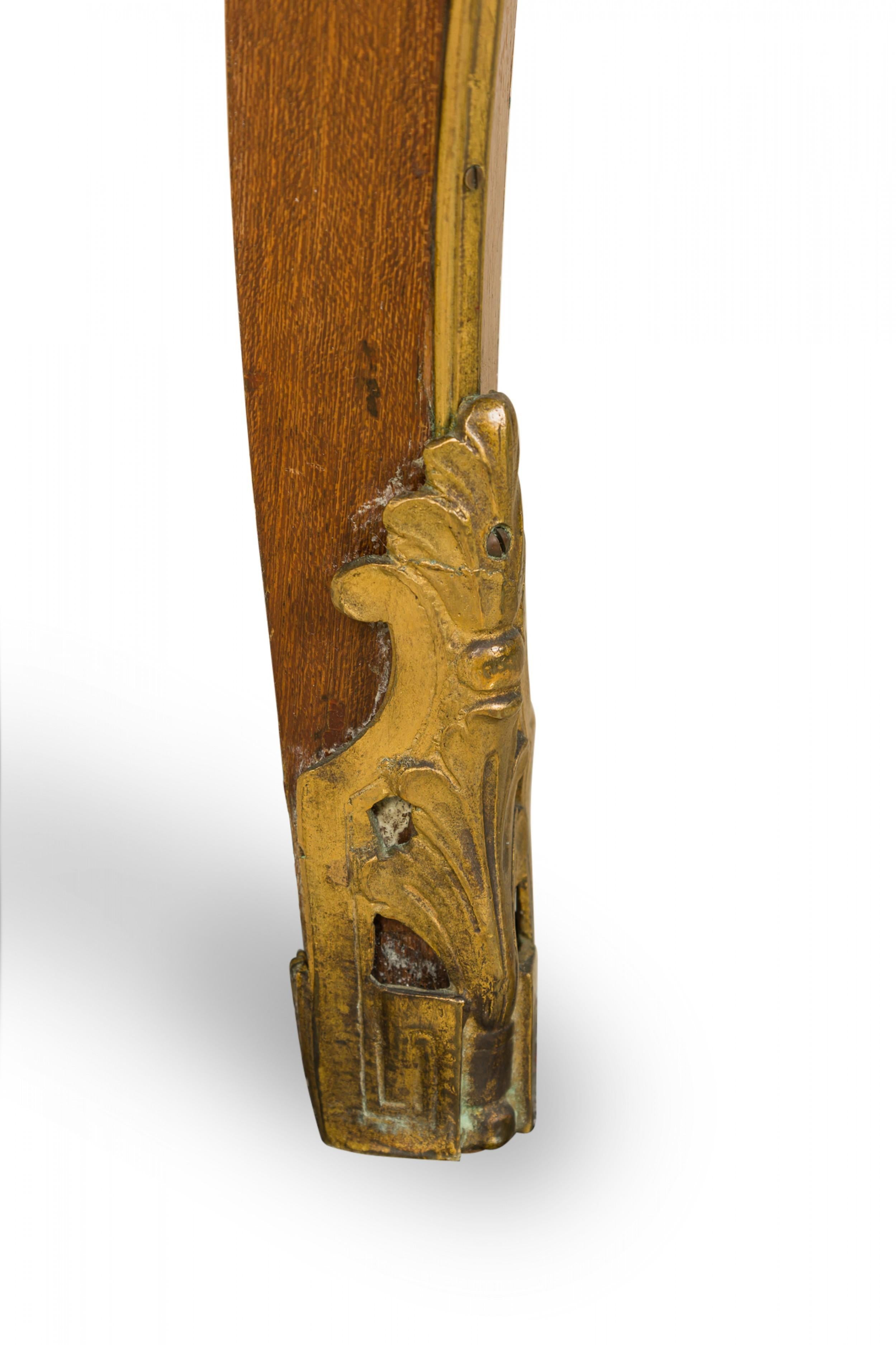 Schreibtisch aus Veilchenholz, Goldbronze und rotem Leder im Louis-XVI.-Stil im Angebot 8