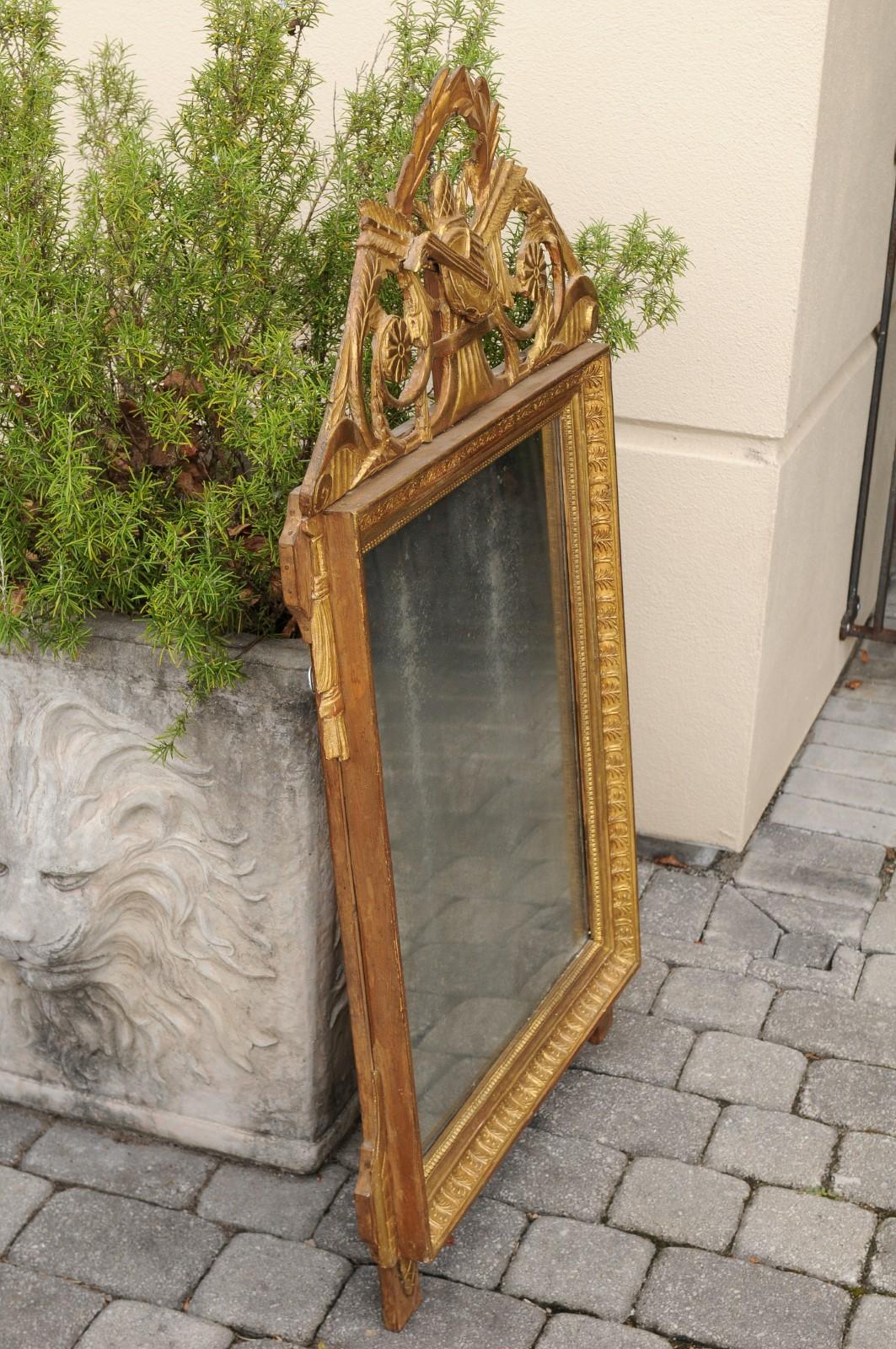 Miroir en bois doré de style Louis XVI, fin du XVIIIe siècle, à motifs d'arts libéraux en vente 4