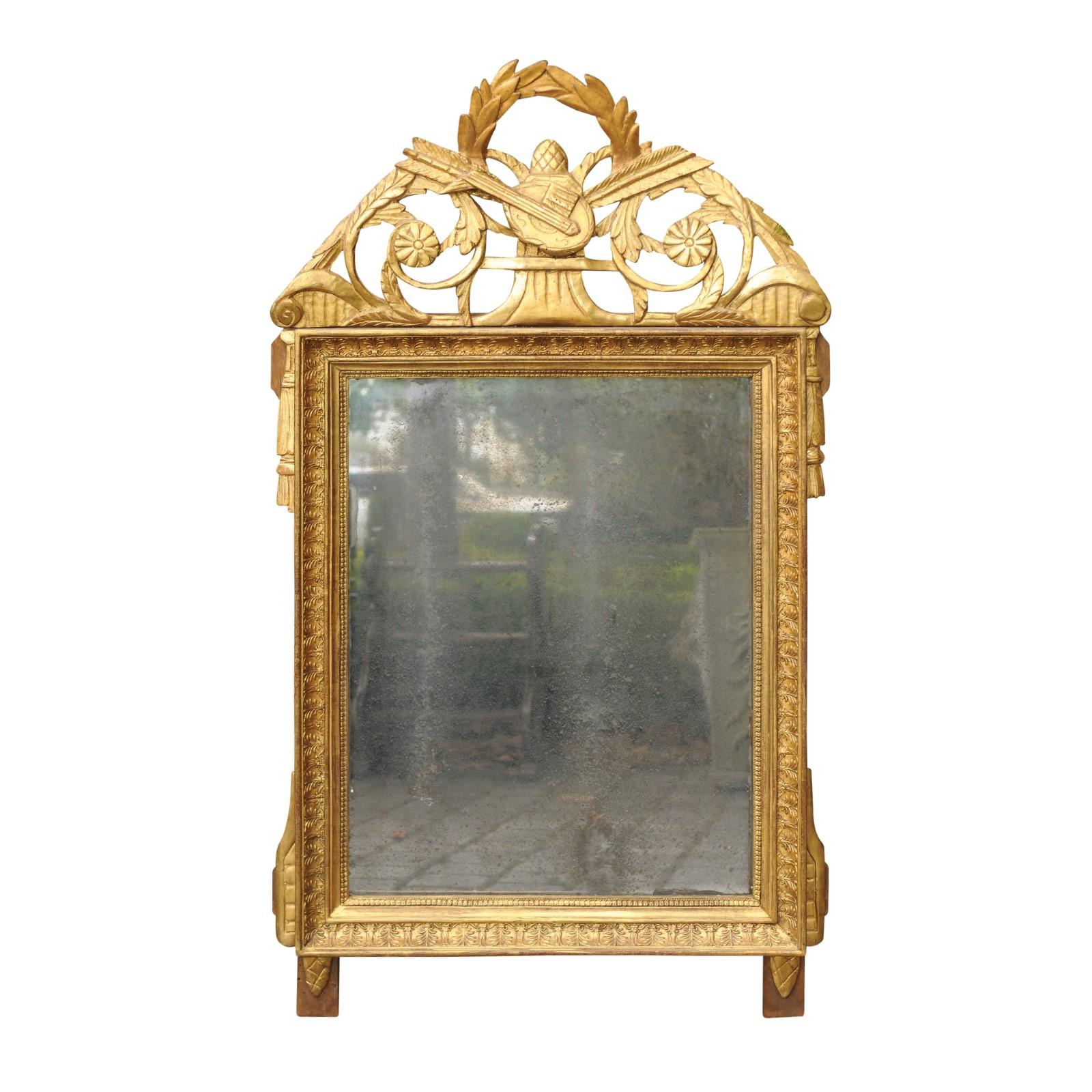 Miroir en bois doré de style Louis XVI, fin du XVIIIe siècle, à motifs d'arts libéraux en vente